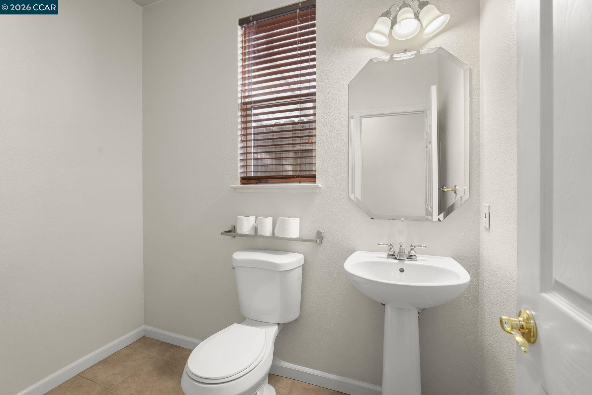 Detail Gallery Image 15 of 26 For 1821 Kern Mountain Way, Antioch,  CA 94531 - 5 Beds | 2/1 Baths