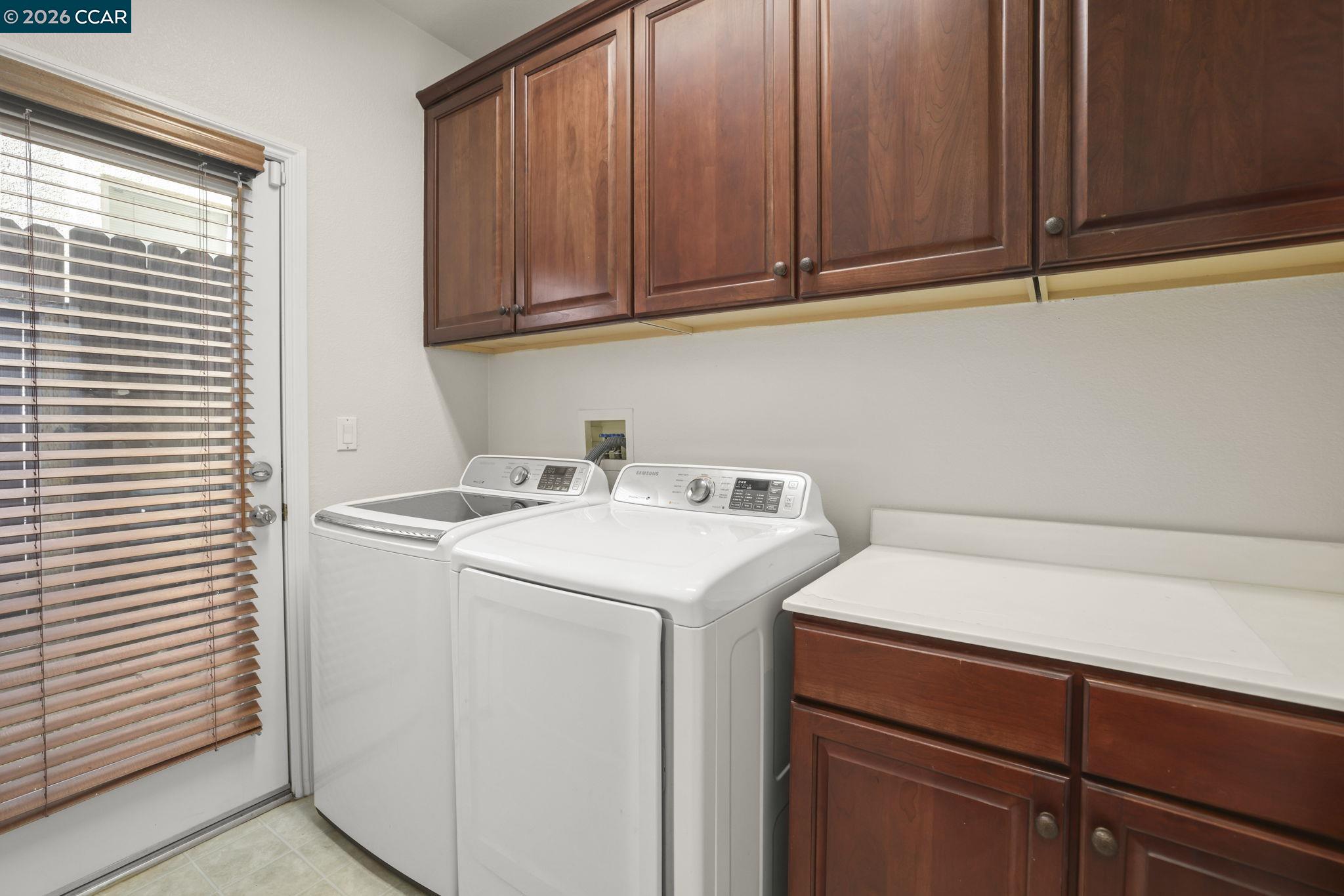 Detail Gallery Image 16 of 26 For 1821 Kern Mountain Way, Antioch,  CA 94531 - 5 Beds | 2/1 Baths