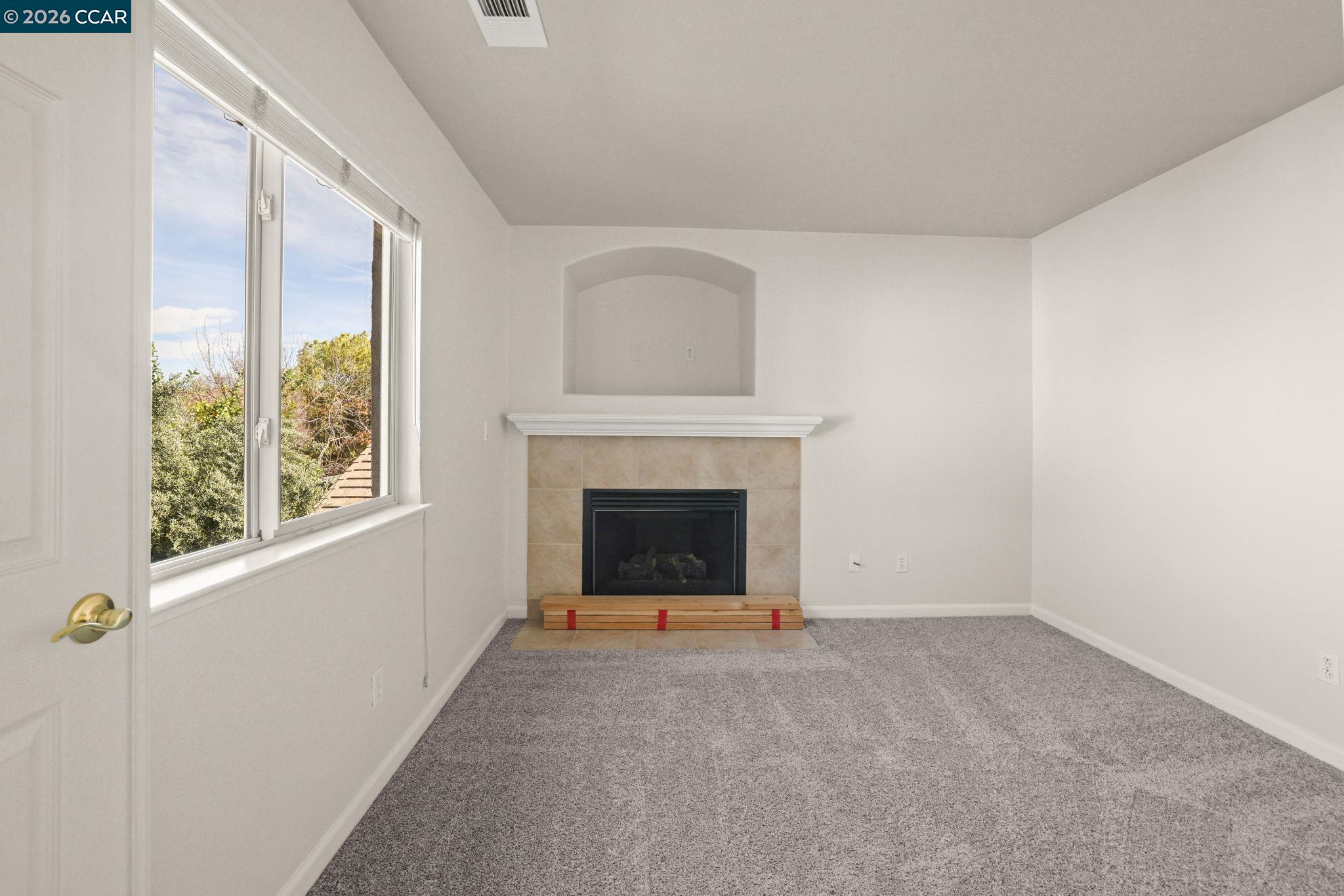 Detail Gallery Image 21 of 26 For 1821 Kern Mountain Way, Antioch,  CA 94531 - 5 Beds | 2/1 Baths