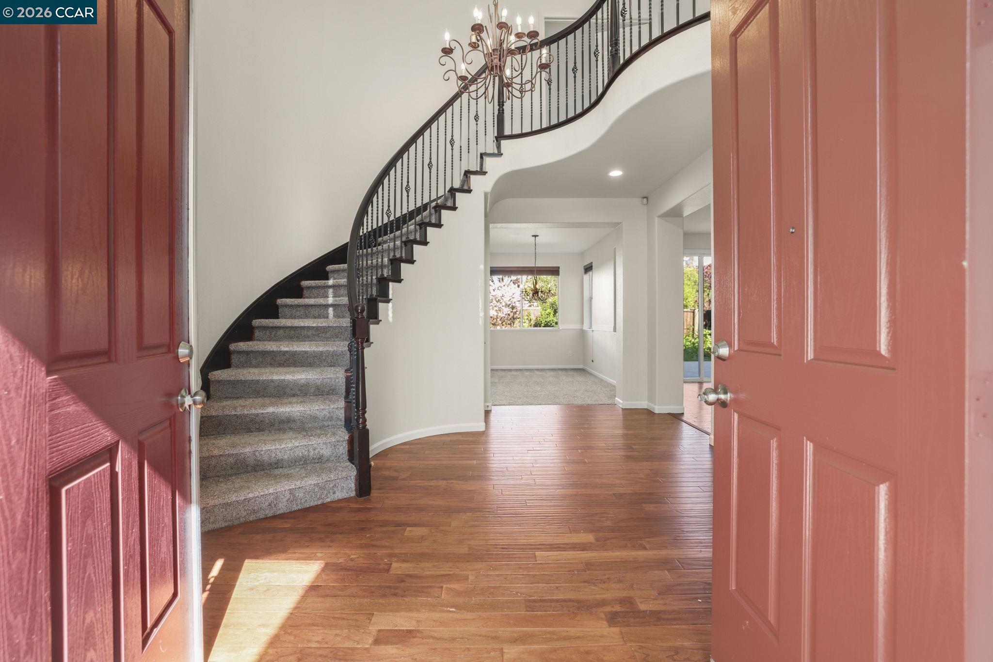 Detail Gallery Image 2 of 26 For 1821 Kern Mountain Way, Antioch,  CA 94531 - 5 Beds | 2/1 Baths