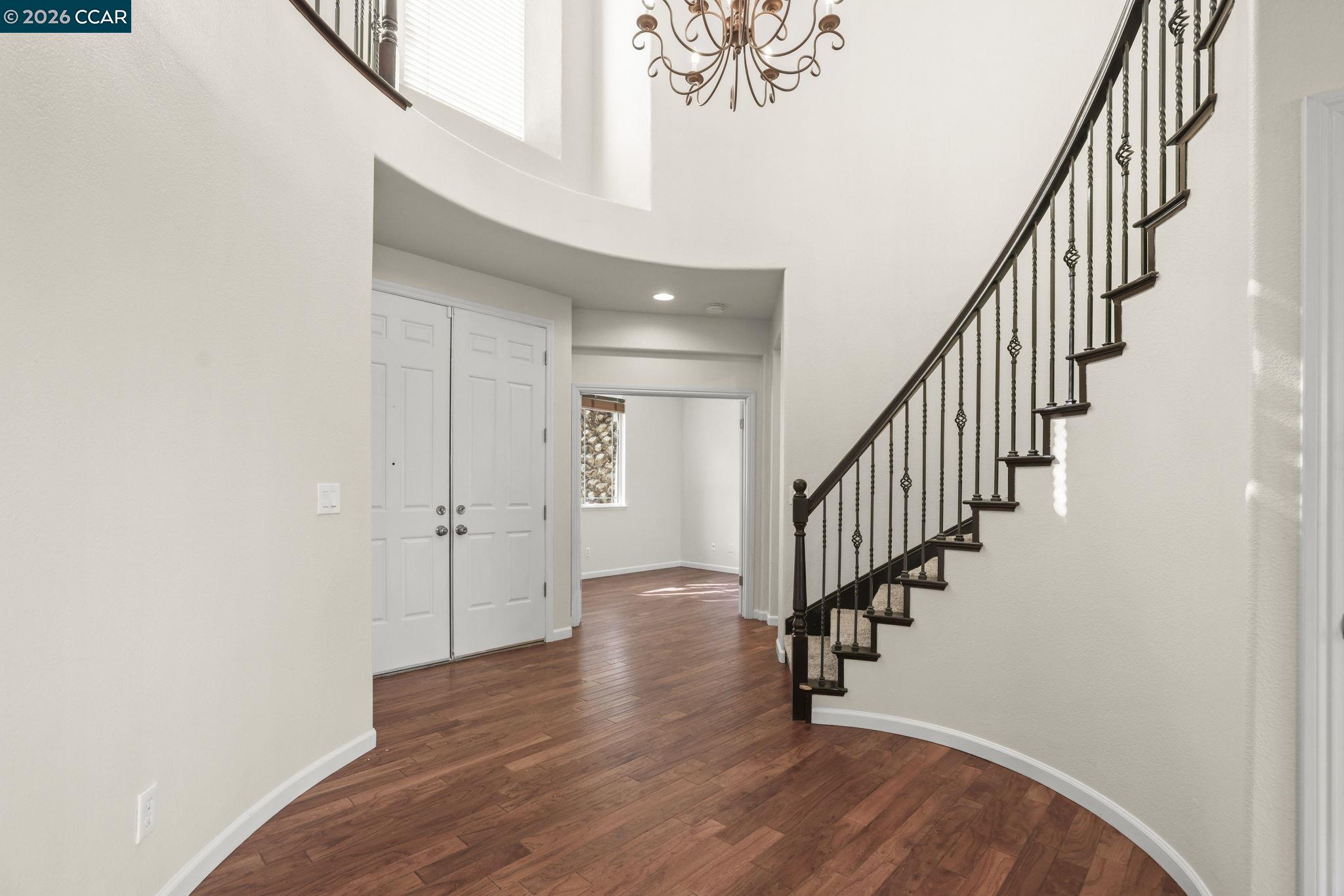 Detail Gallery Image 3 of 26 For 1821 Kern Mountain Way, Antioch,  CA 94531 - 5 Beds | 2/1 Baths