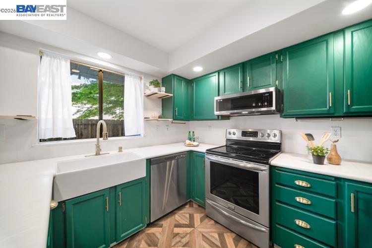 Detail Gallery Image 4 of 29 For 347 E T St, Benicia,  CA 94510 - 2 Beds | 1/1 Baths