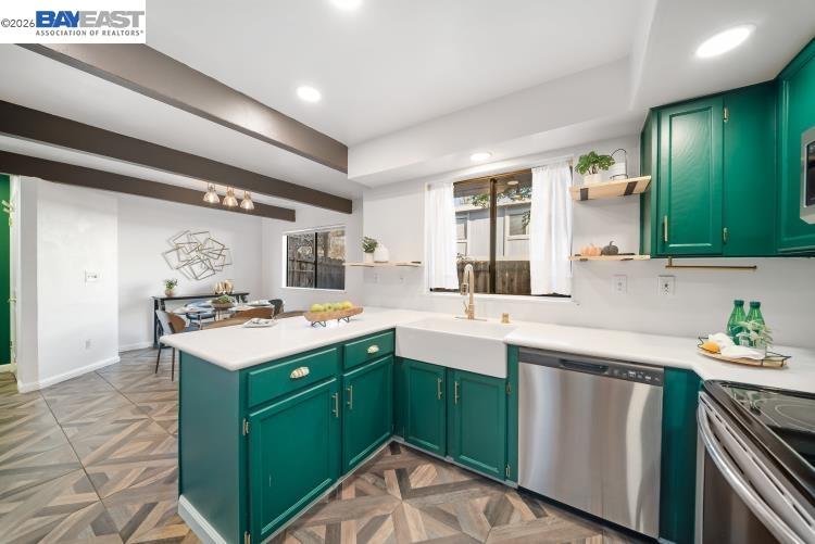 Detail Gallery Image 5 of 29 For 347 E T St, Benicia,  CA 94510 - 2 Beds | 1/1 Baths