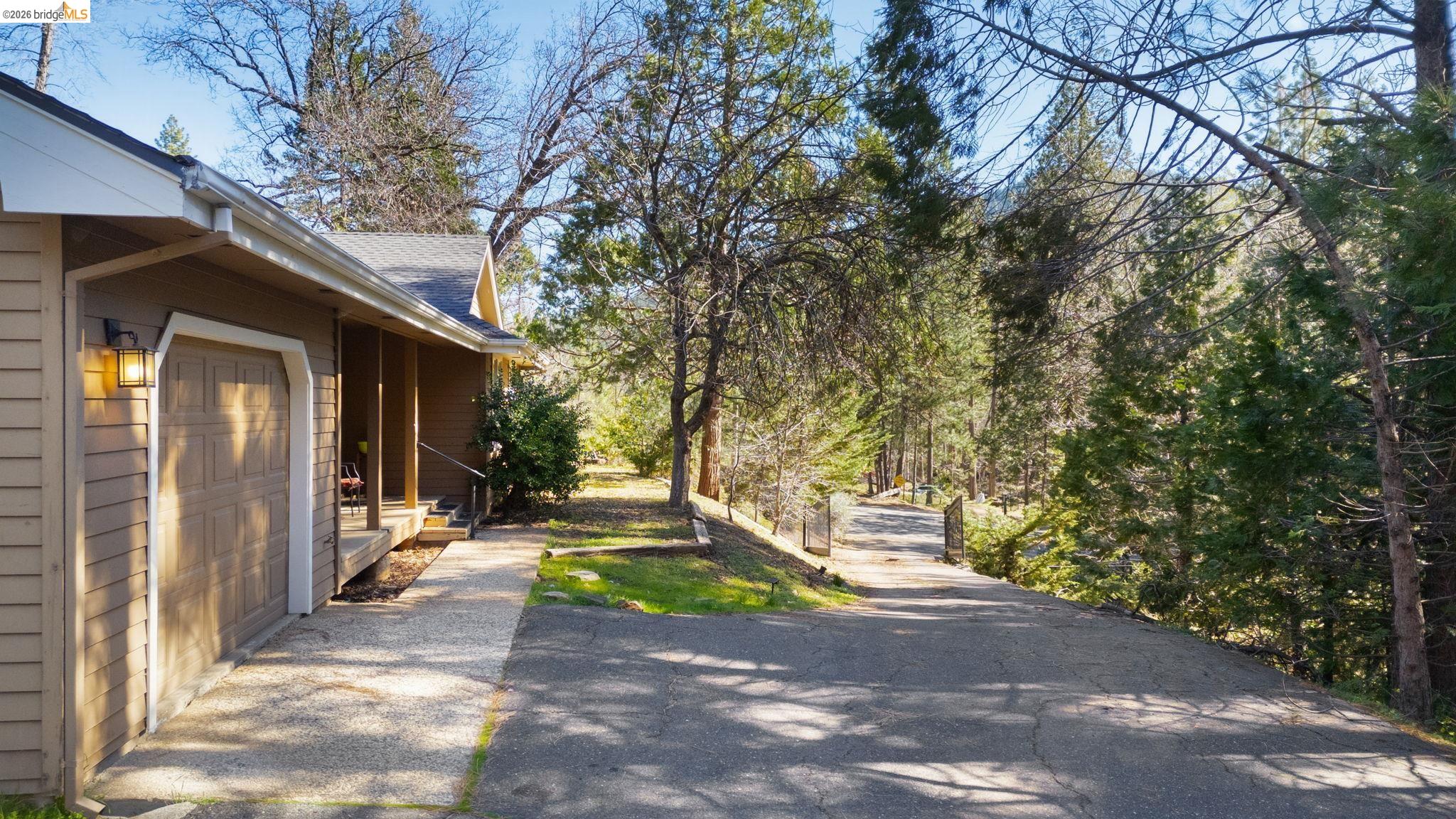 Detail Gallery Image 7 of 32 For 21440 N Tuolumne Rd, Twain Harte,  CA 95383 - 3 Beds | 2 Baths