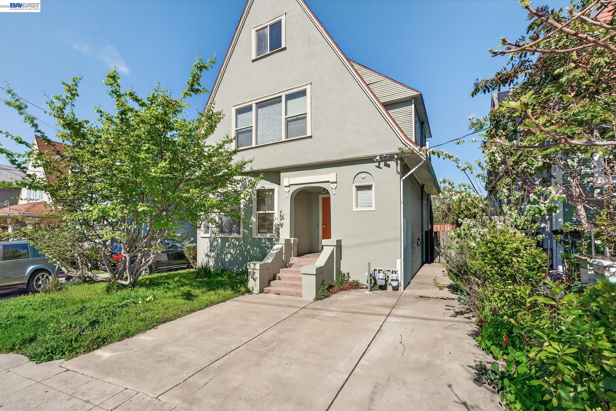 Detail Gallery Image 2 of 23 For 1835 Prince St a,  Berkeley,  CA 94703 - 2 Beds | 1 Baths