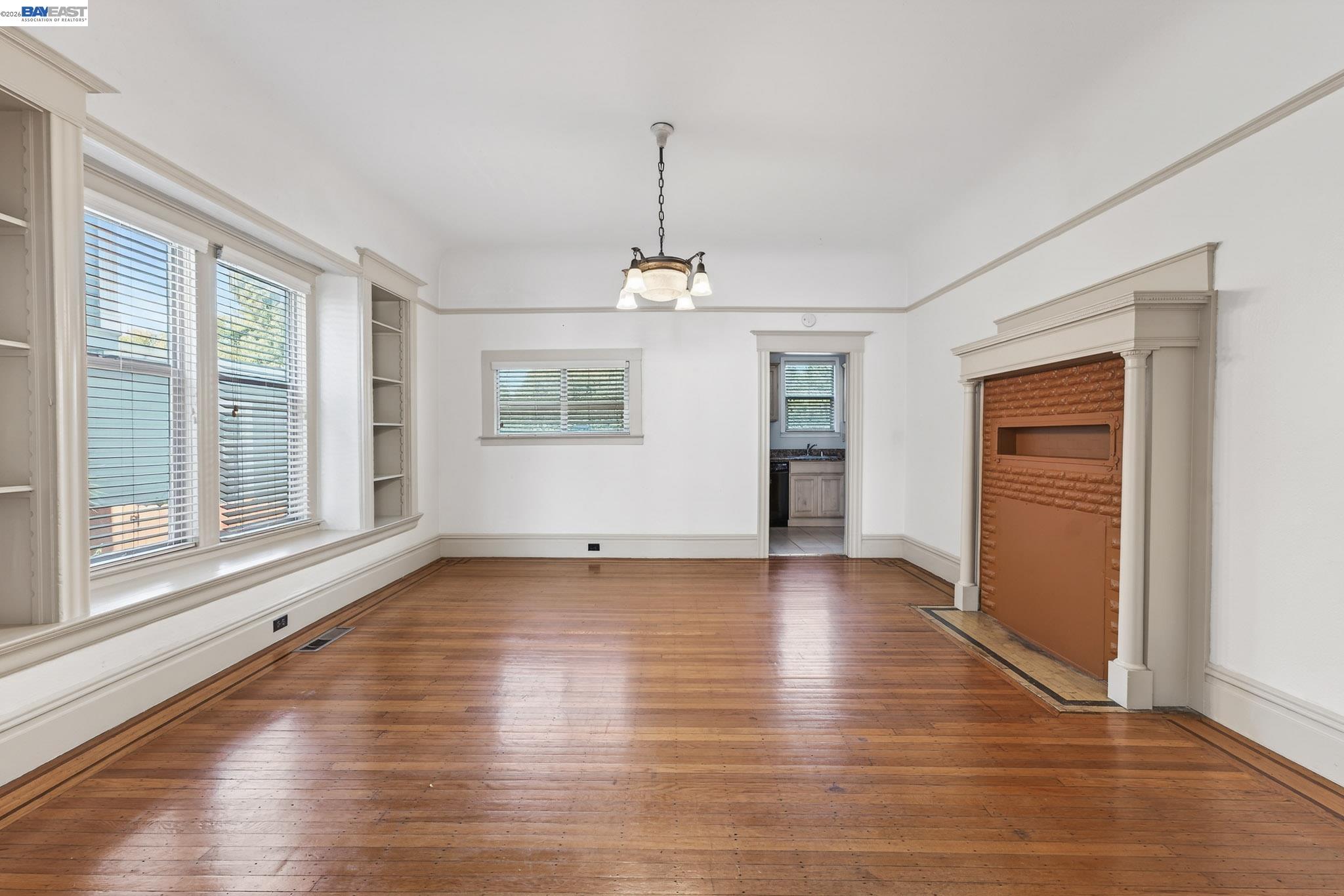 Detail Gallery Image 8 of 23 For 1835 Prince St a,  Berkeley,  CA 94703 - 2 Beds | 1 Baths