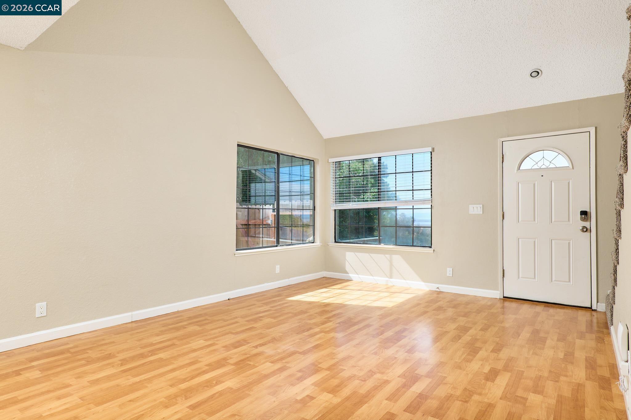 Detail Gallery Image 16 of 25 For 120 Persimmon Dr, Vallejo,  CA 94589 - 4 Beds | 2/1 Baths