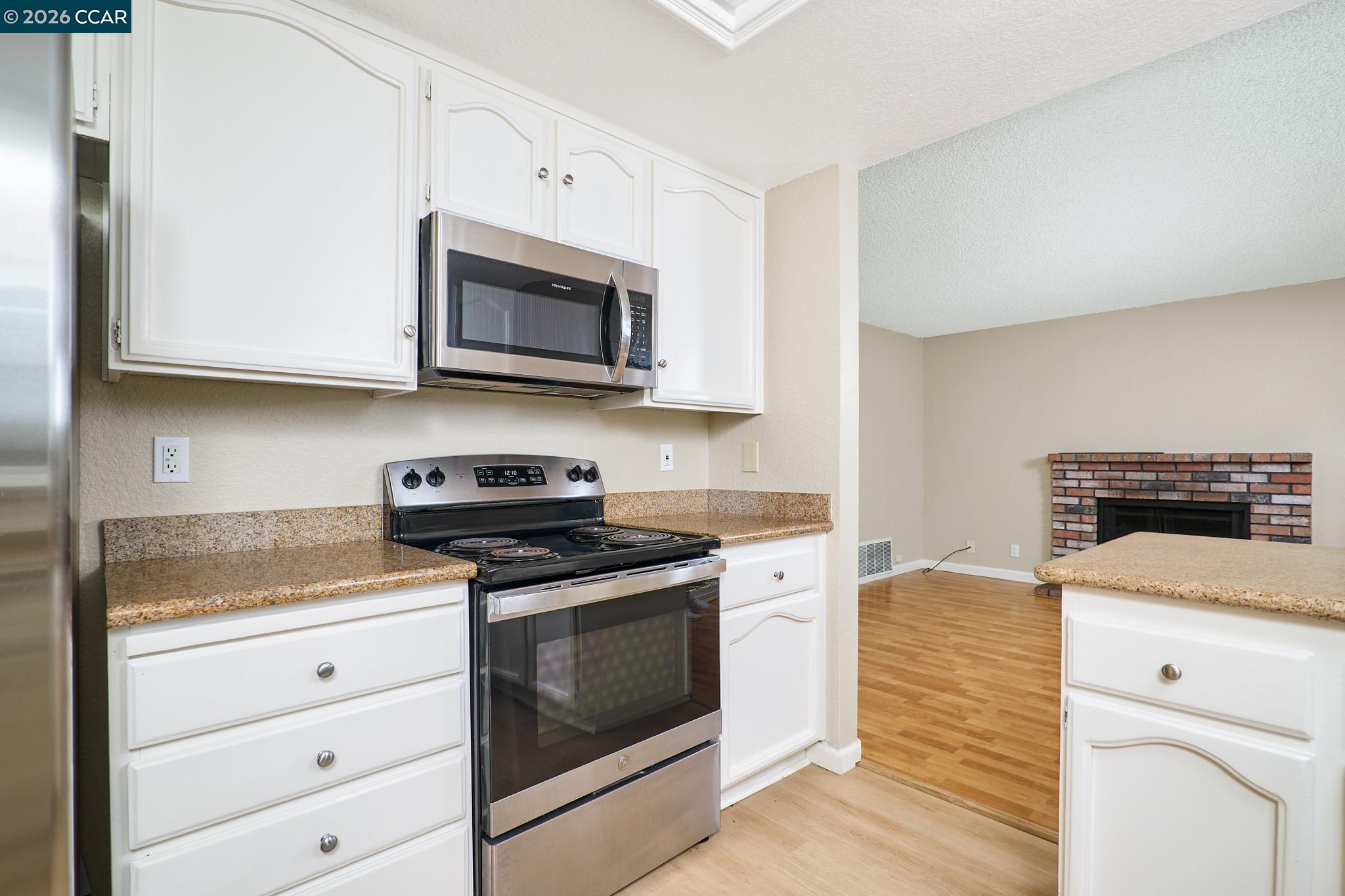Detail Gallery Image 3 of 25 For 120 Persimmon Dr, Vallejo,  CA 94589 - 4 Beds | 2/1 Baths