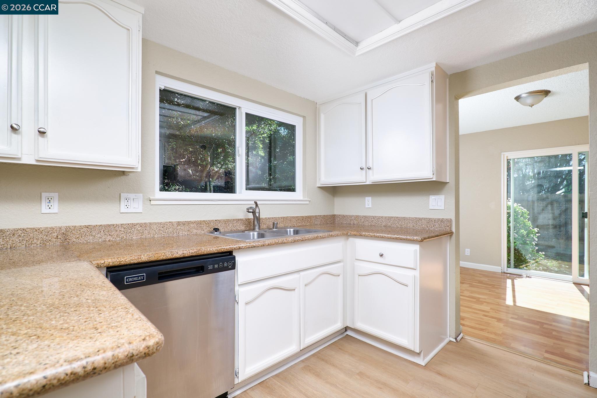 Detail Gallery Image 4 of 25 For 120 Persimmon Dr, Vallejo,  CA 94589 - 4 Beds | 2/1 Baths