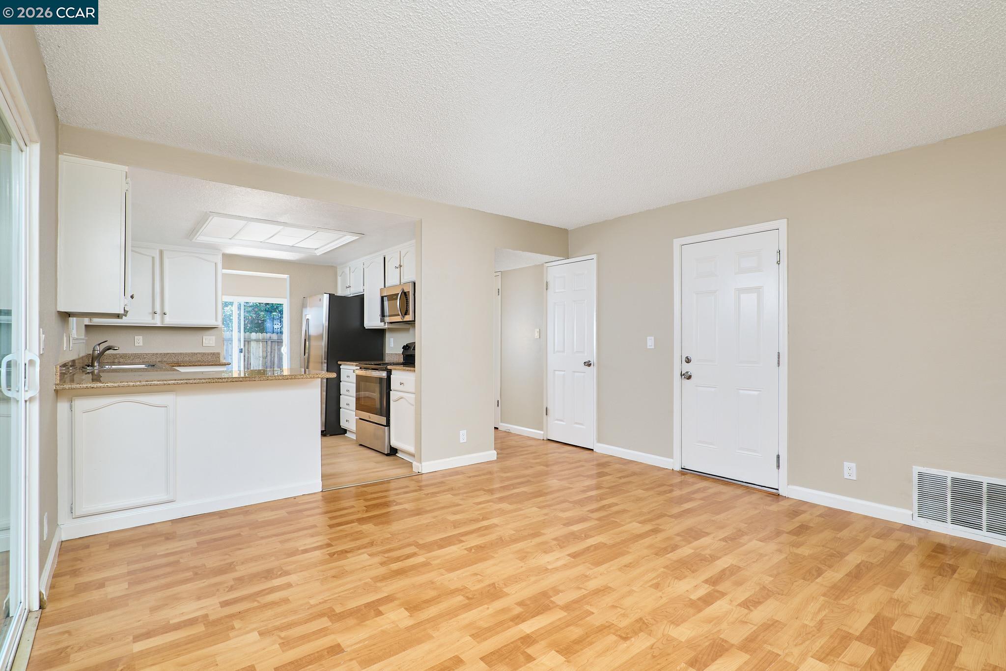 Detail Gallery Image 6 of 25 For 120 Persimmon Dr, Vallejo,  CA 94589 - 4 Beds | 2/1 Baths