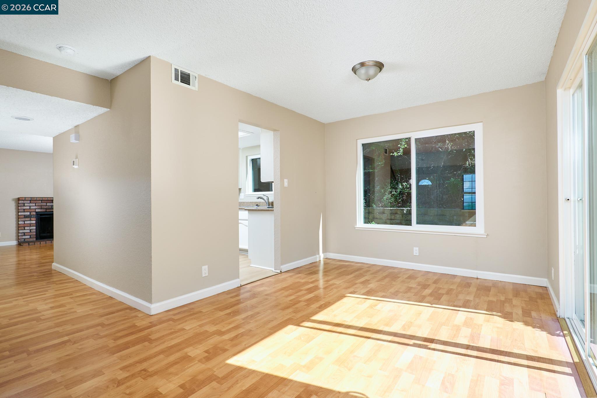 Detail Gallery Image 7 of 25 For 120 Persimmon Dr, Vallejo,  CA 94589 - 4 Beds | 2/1 Baths