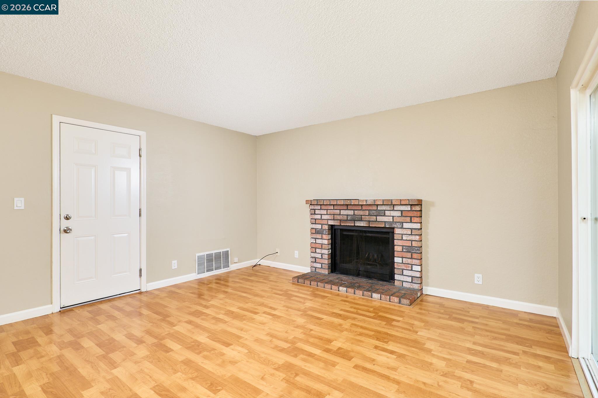 Detail Gallery Image 8 of 25 For 120 Persimmon Dr, Vallejo,  CA 94589 - 4 Beds | 2/1 Baths