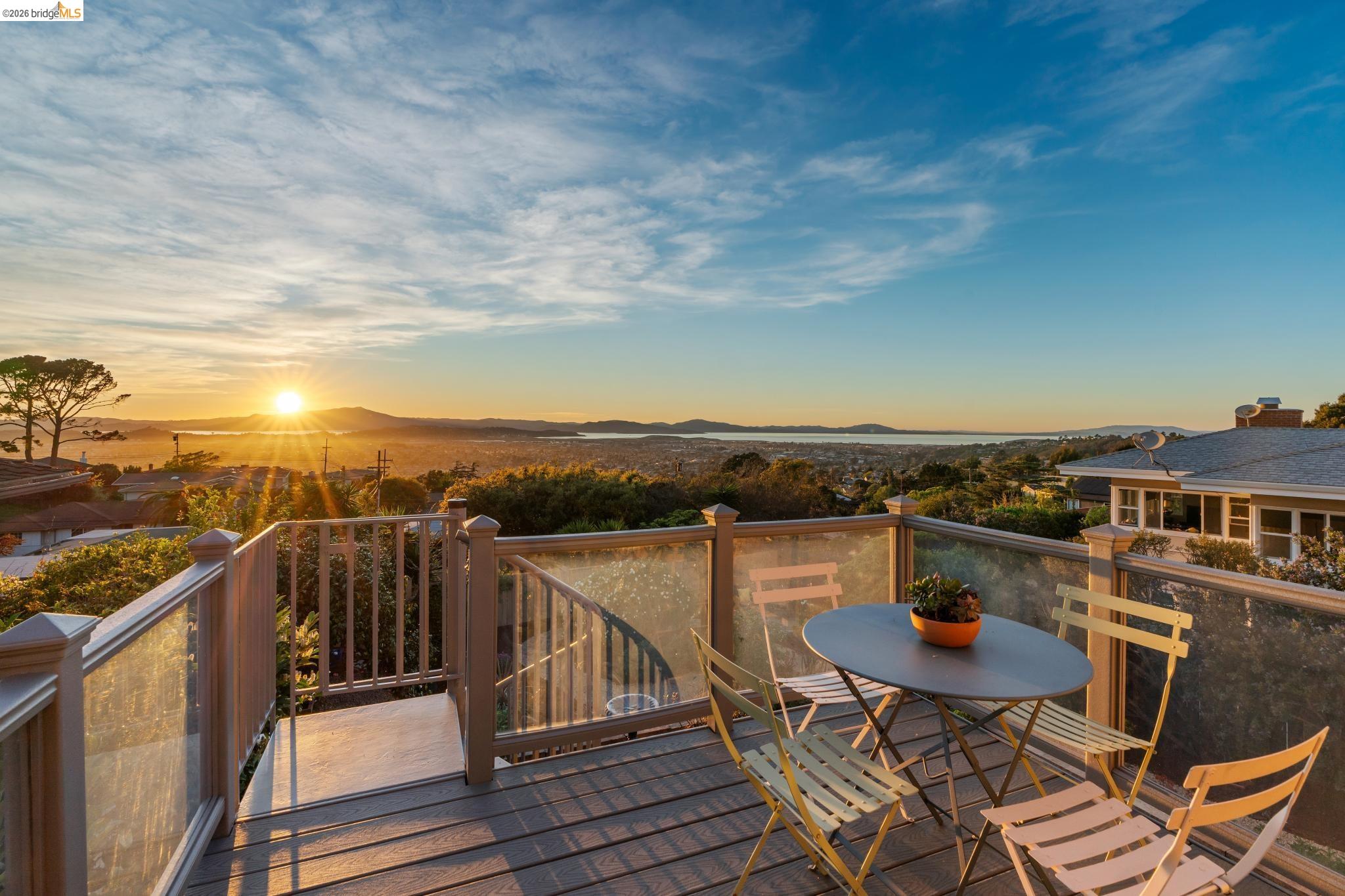 Detail Gallery Image 4 of 53 For 2729 Del Monte Ave, El Cerrito,  CA 94530 - 4 Beds | 2 Baths