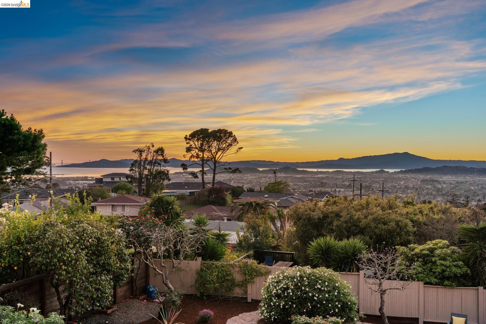 Detail Gallery Image 5 of 53 For 2729 Del Monte Ave, El Cerrito,  CA 94530 - 4 Beds | 2 Baths