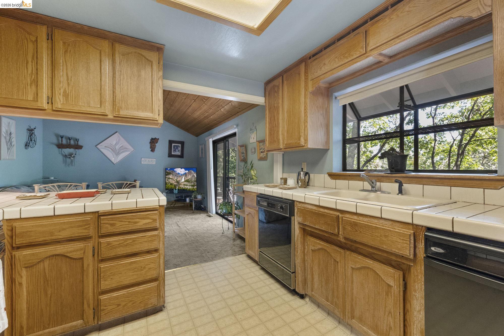 Detail Gallery Image 11 of 33 For 24043 Hitching Post Rd, Sonora,  CA 95370 - 3 Beds | 2 Baths
