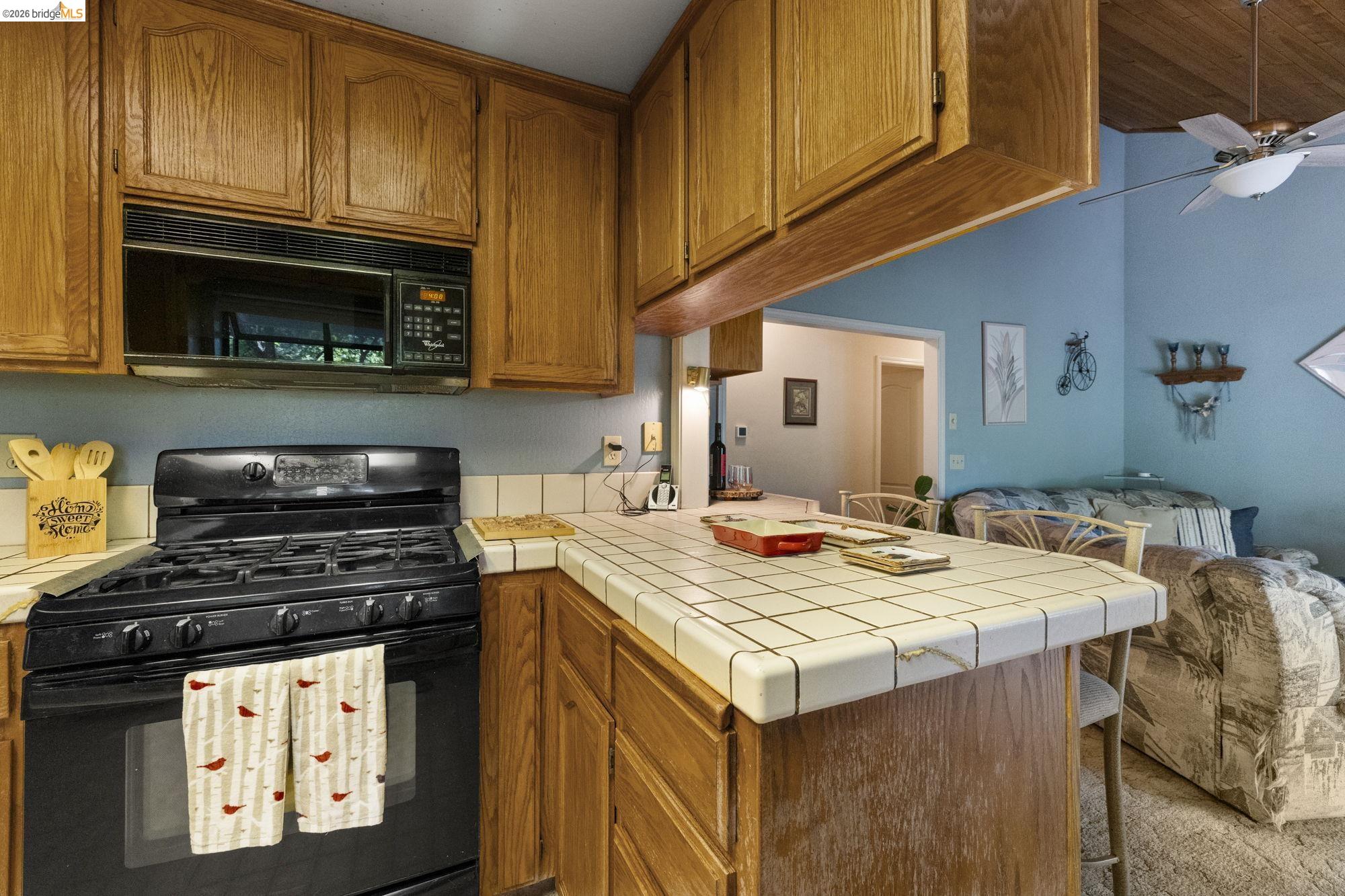 Detail Gallery Image 12 of 33 For 24043 Hitching Post Rd, Sonora,  CA 95370 - 3 Beds | 2 Baths