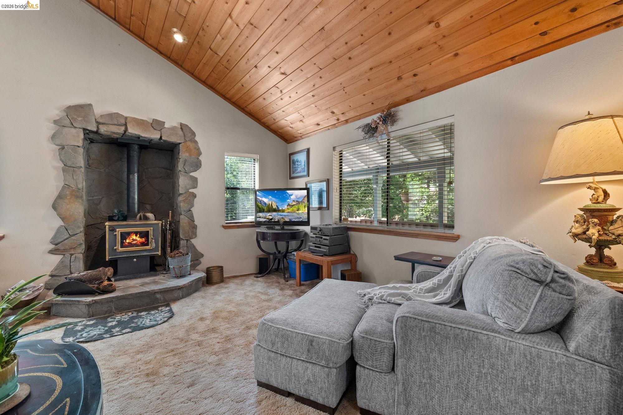 Detail Gallery Image 6 of 33 For 24043 Hitching Post Rd, Sonora,  CA 95370 - 3 Beds | 2 Baths