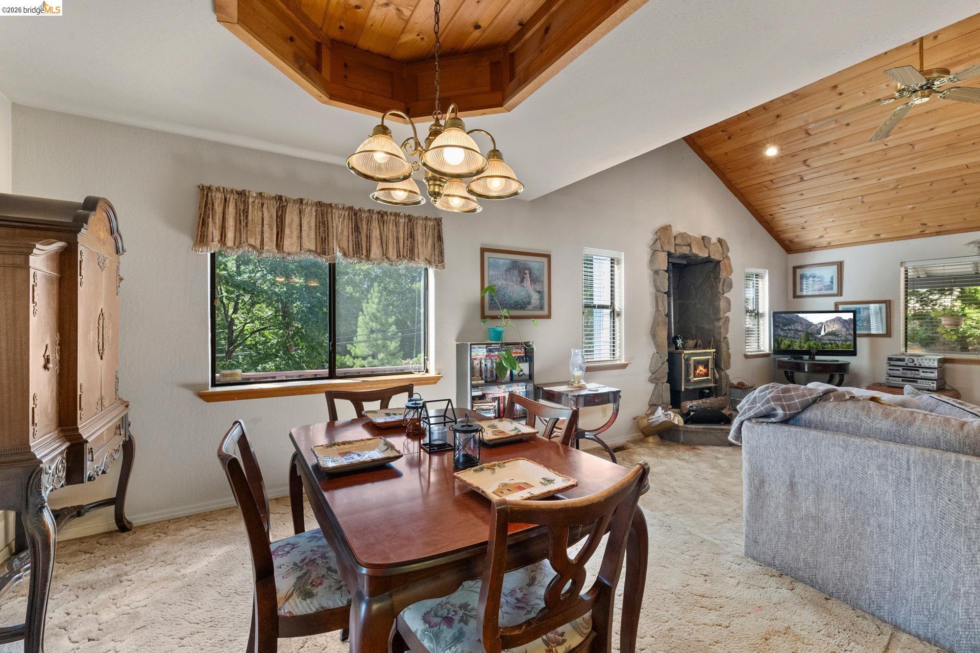 Detail Gallery Image 9 of 33 For 24043 Hitching Post Rd, Sonora,  CA 95370 - 3 Beds | 2 Baths