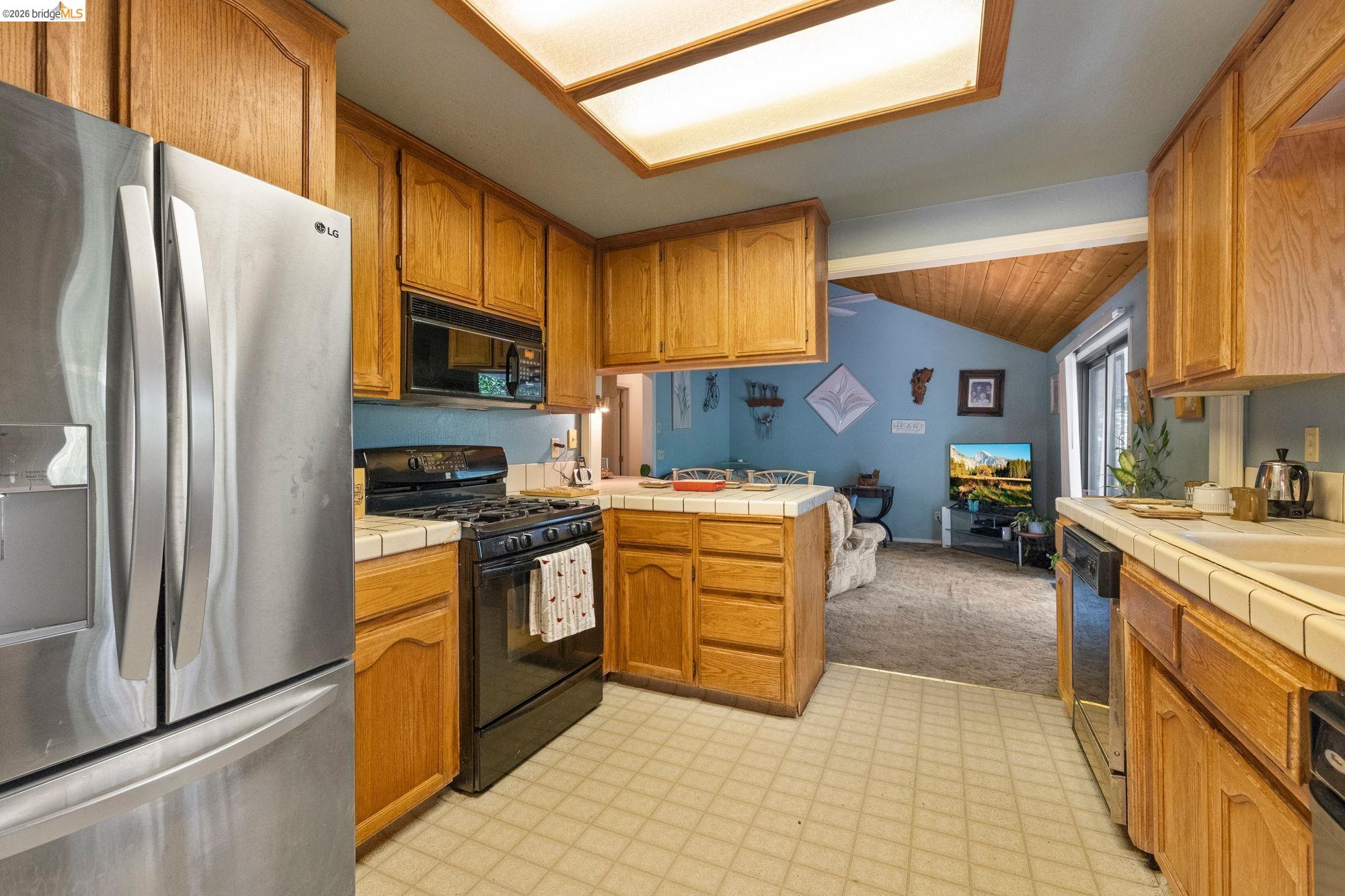 Detail Gallery Image 10 of 33 For 24043 Hitching Post Rd, Sonora,  CA 95370 - 3 Beds | 2 Baths