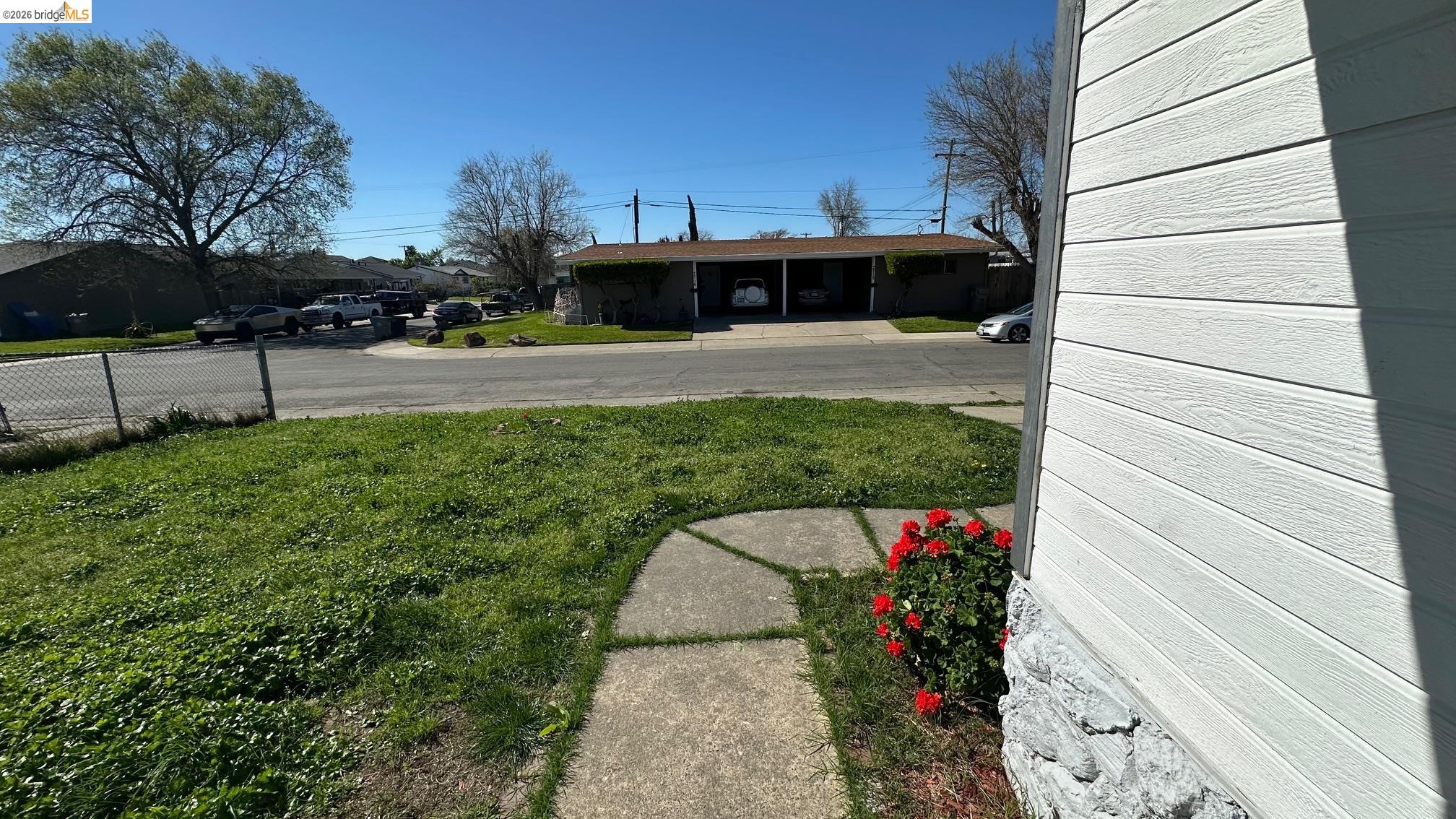 Detail Gallery Image 3 of 19 For 7715 18th Street, Sacramento,  CA 95832-1106 - 3 Beds | 1 Baths