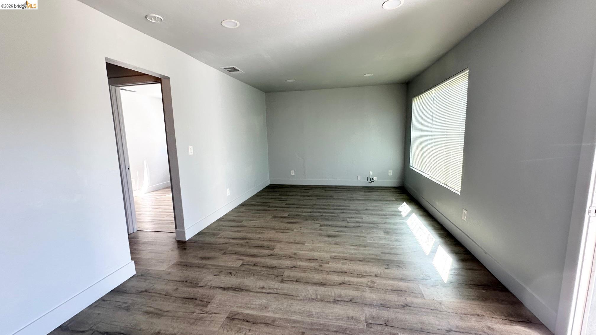 Detail Gallery Image 4 of 19 For 7715 18th Street, Sacramento,  CA 95832-1106 - 3 Beds | 1 Baths