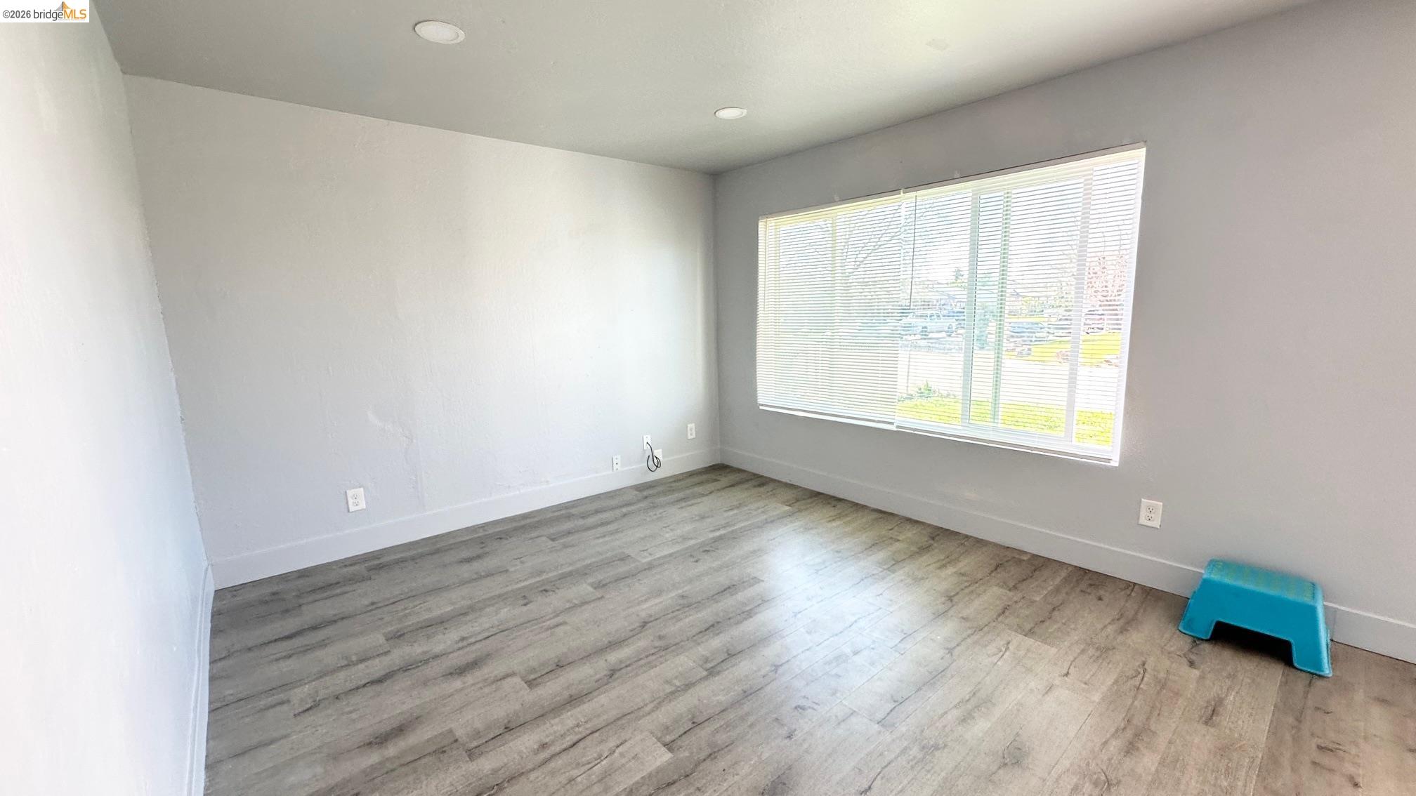 Detail Gallery Image 5 of 19 For 7715 18th Street, Sacramento,  CA 95832-1106 - 3 Beds | 1 Baths