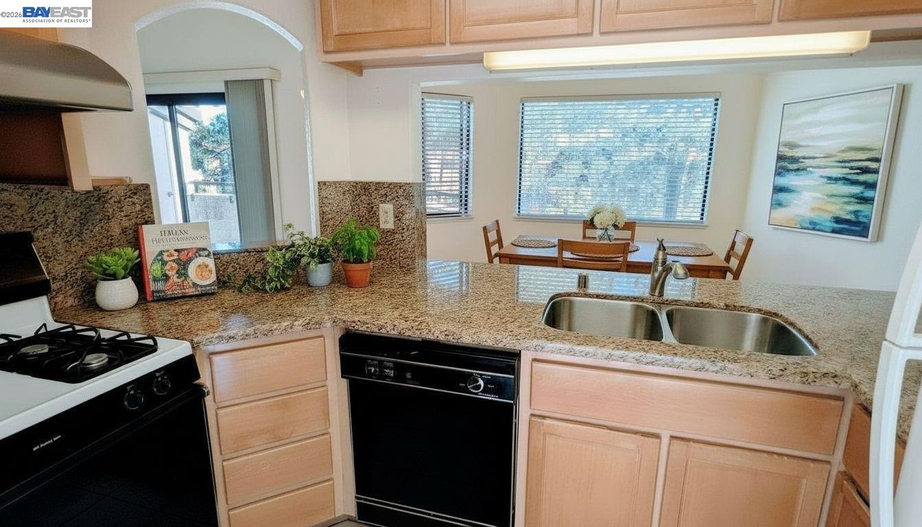 Detail Gallery Image 11 of 42 For 21103 Gary Dr 304d,  Hayward,  CA 94546 - 2 Beds | 2 Baths