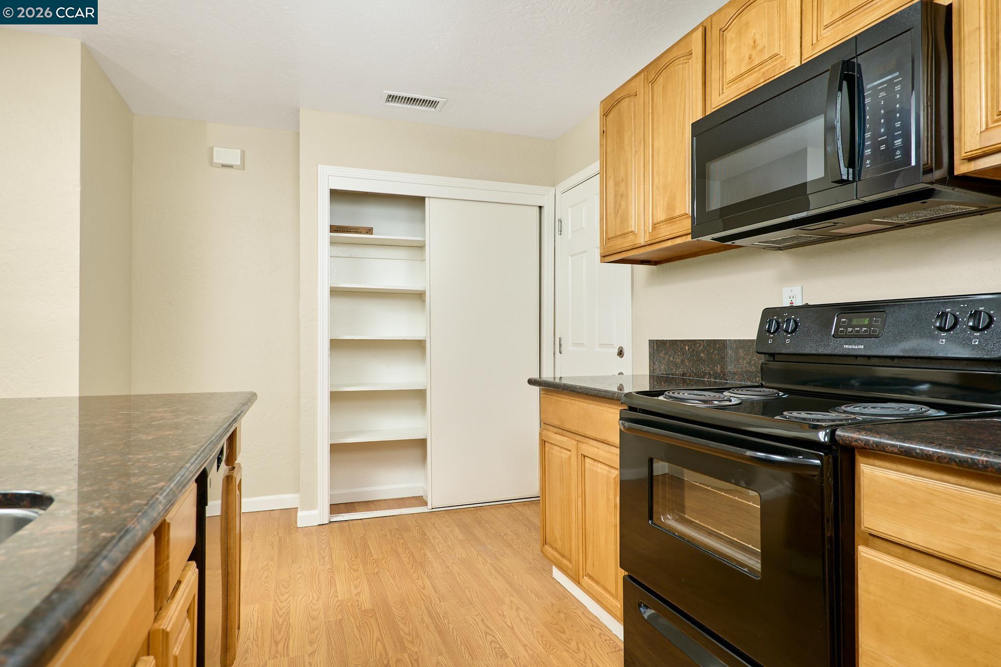 Detail Gallery Image 3 of 22 For 1500 Florin Rd, Sacramento,  CA 95822 - 3 Beds | 2 Baths