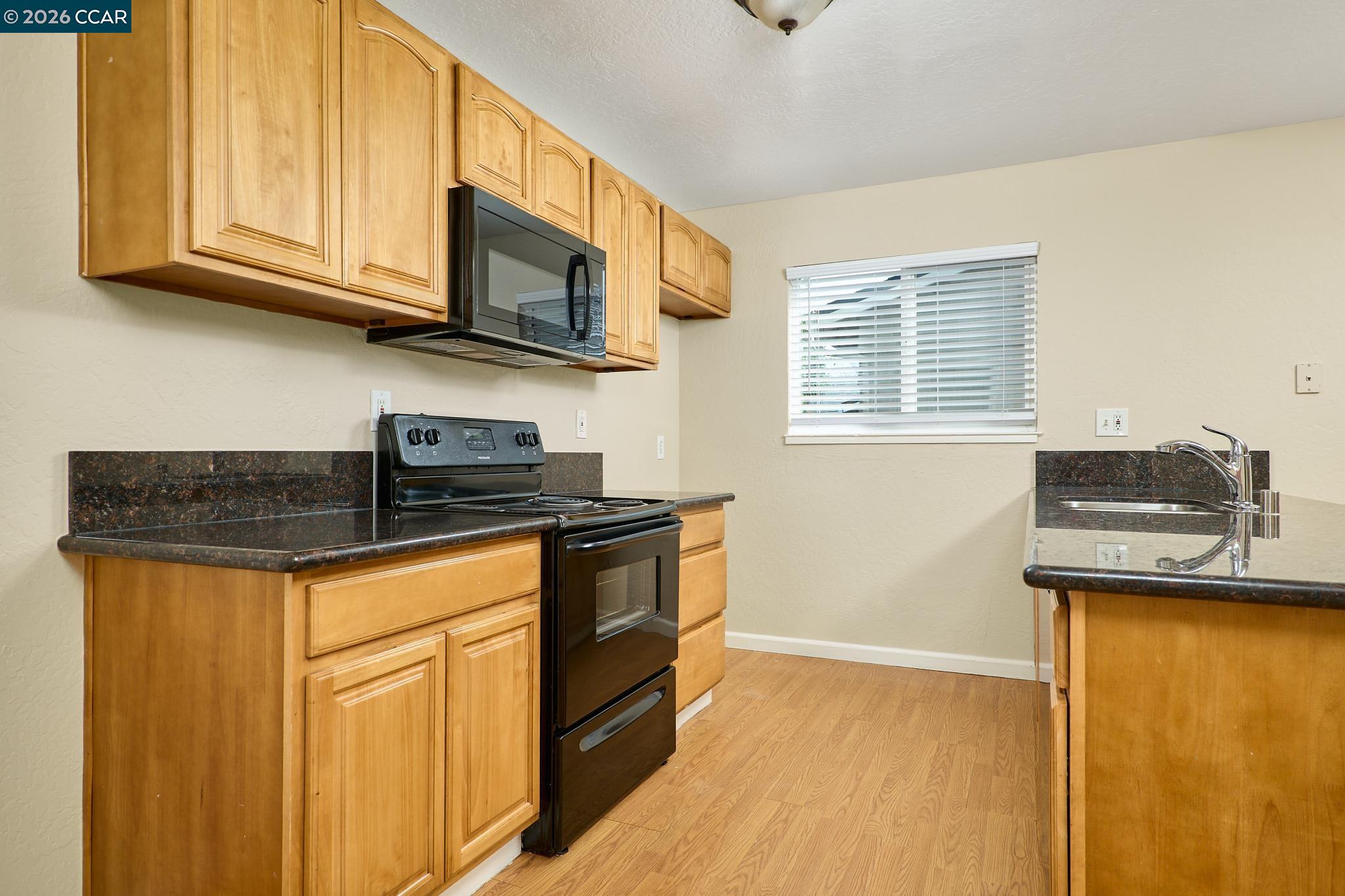 Detail Gallery Image 4 of 22 For 1500 Florin Rd, Sacramento,  CA 95822 - 3 Beds | 2 Baths