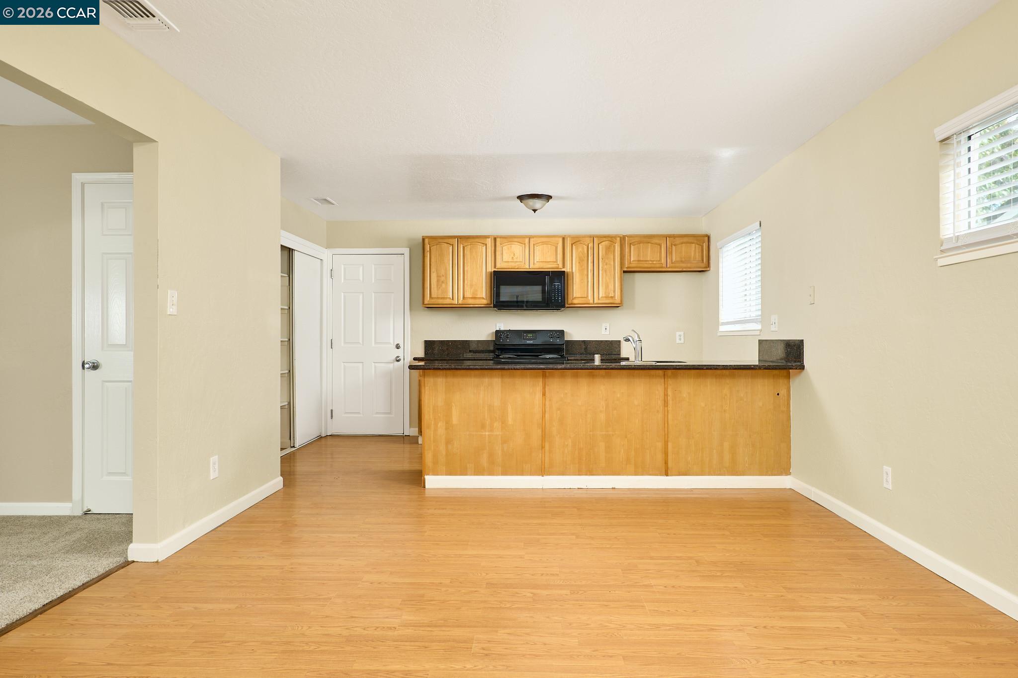 Detail Gallery Image 6 of 22 For 1500 Florin Rd, Sacramento,  CA 95822 - 3 Beds | 2 Baths