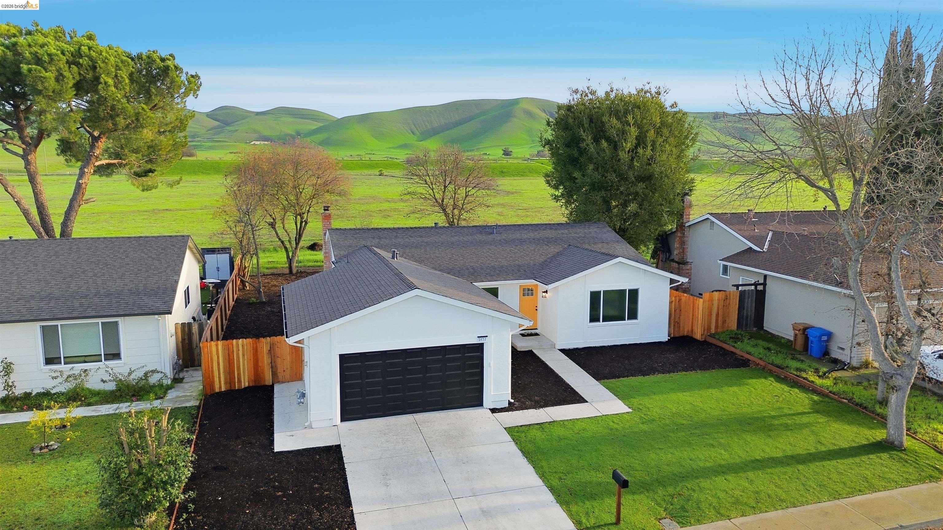 Detail Gallery Image 3 of 40 For 1832 Elkwood Dr, Concord,  CA 94519 - 3 Beds | 2 Baths