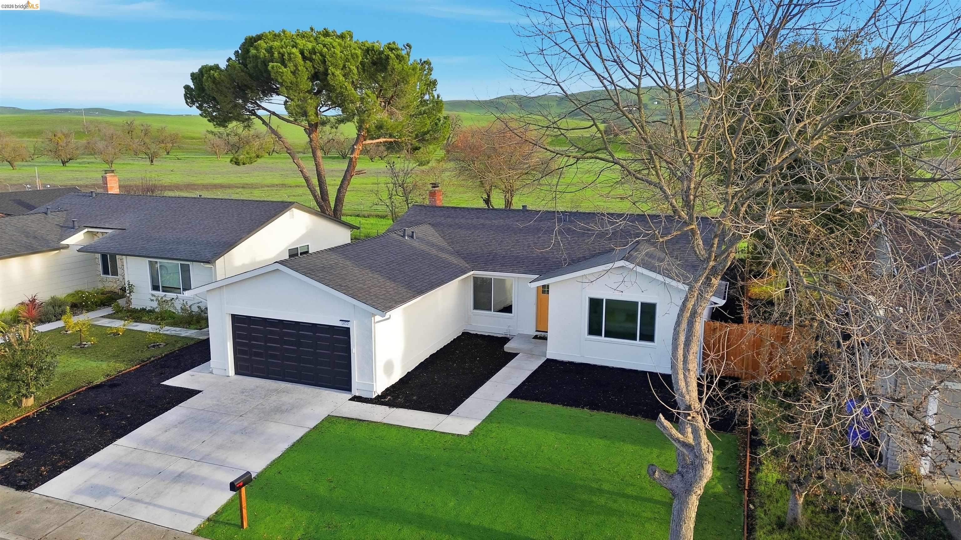 Detail Gallery Image 4 of 40 For 1832 Elkwood Dr, Concord,  CA 94519 - 3 Beds | 2 Baths