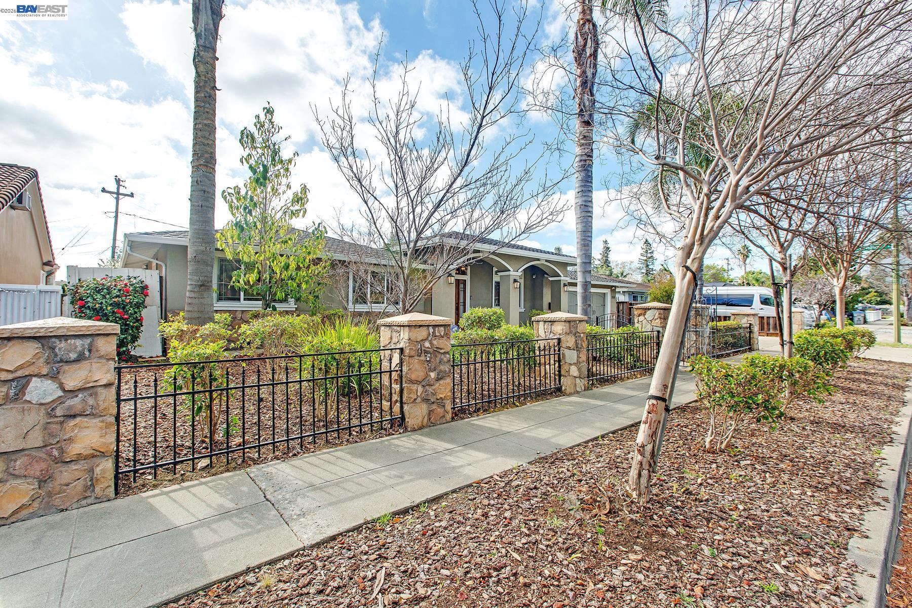 Detail Gallery Image 4 of 54 For 1358 Pine Ave, San Jose,  CA 95125 - 4 Beds | 3 Baths