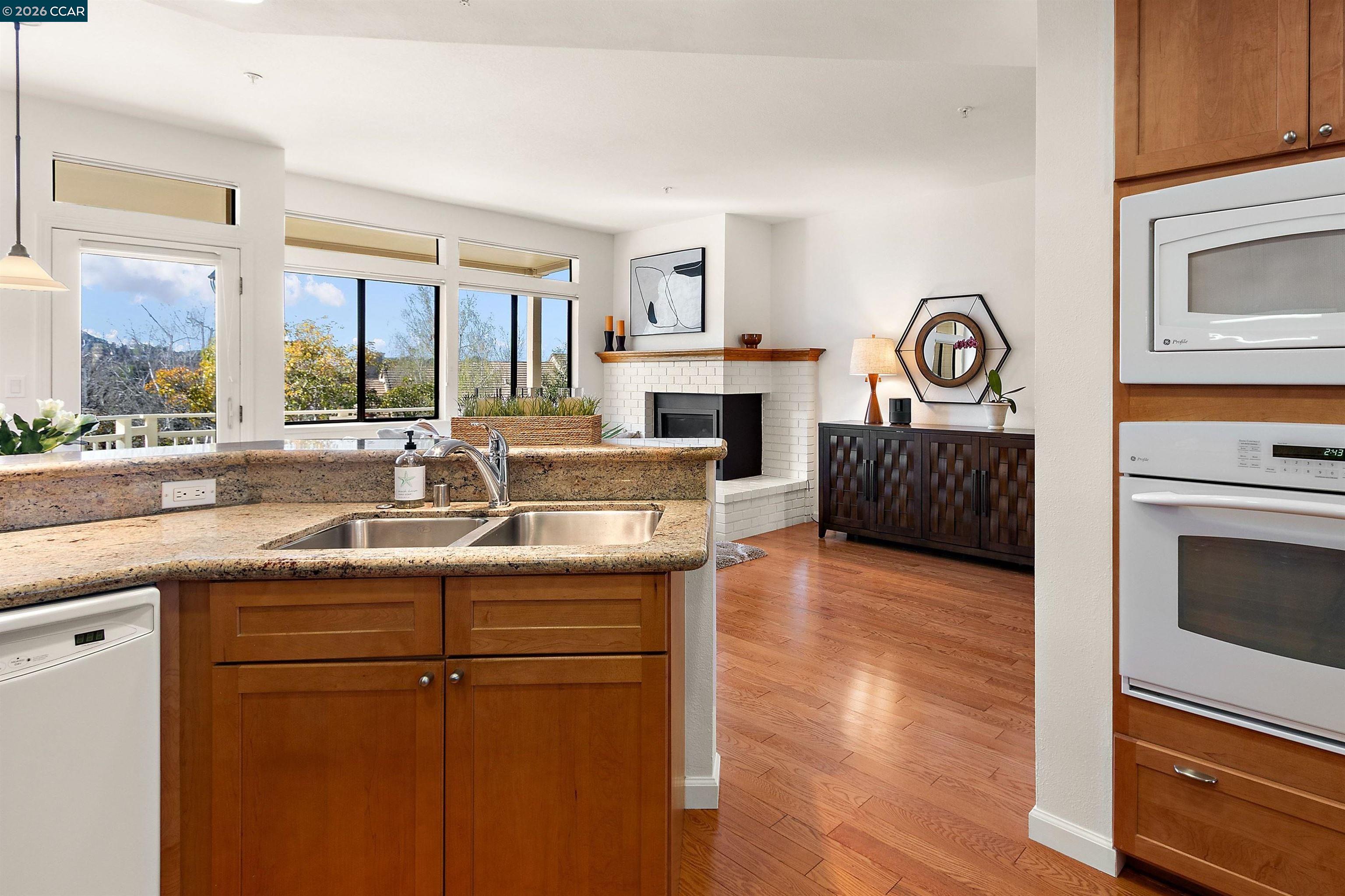 Detail Gallery Image 7 of 31 For 5301 Terra Granada Dr 2a,  Walnut Creek,  CA 94595 - 2 Beds | 2 Baths