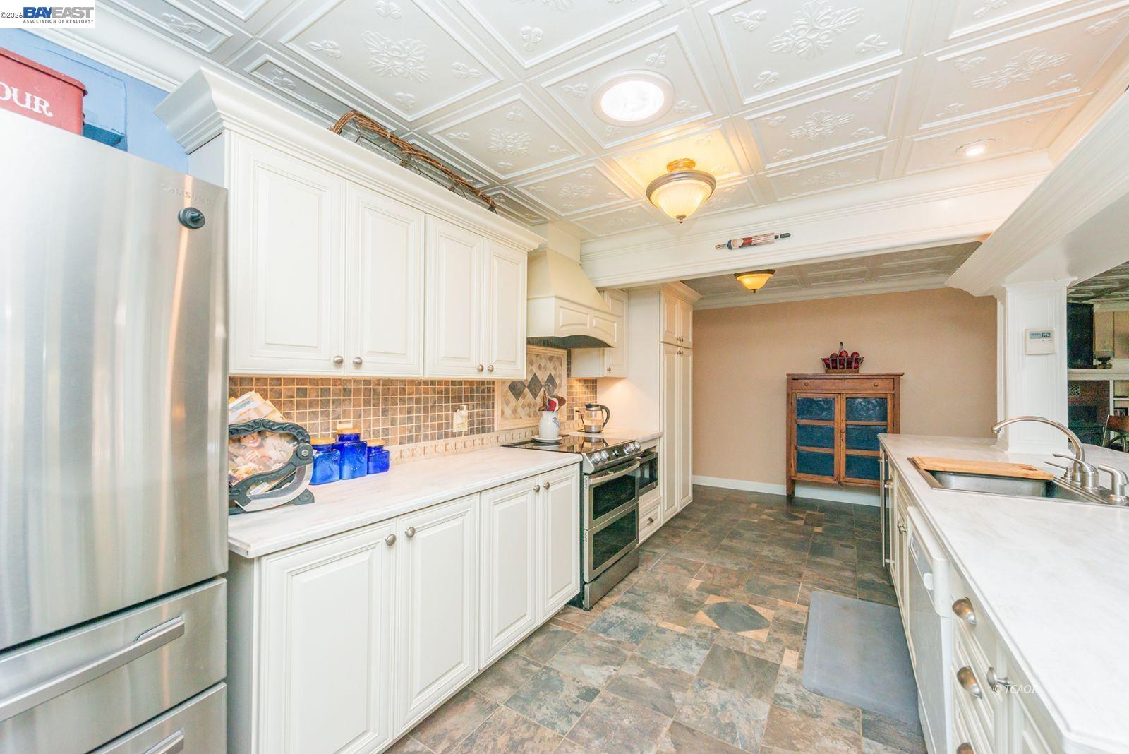 Detail Gallery Image 14 of 50 For 30 Paulsen St., Weaverville,  CA 96093 - 4 Beds | 4 Baths