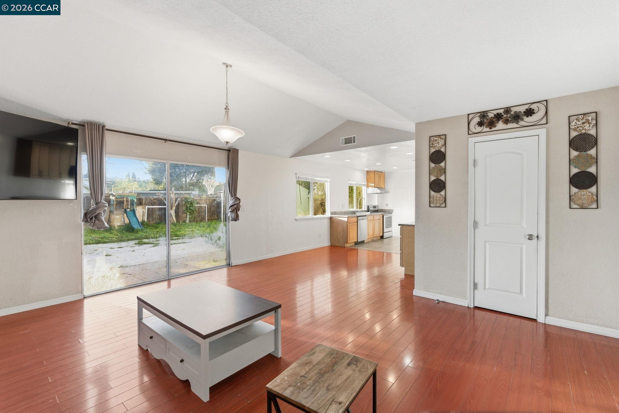 Detail Gallery Image 13 of 46 For 3600 Gallagher Cir, Antioch,  CA 94509 - 4 Beds | 2/1 Baths