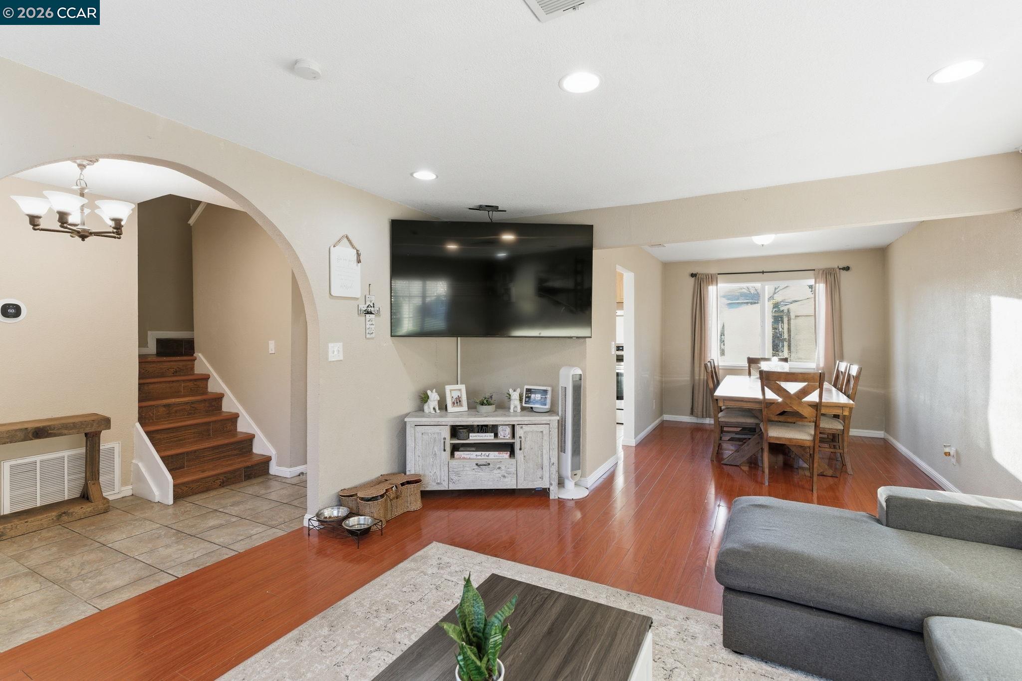 Detail Gallery Image 6 of 46 For 3600 Gallagher Cir, Antioch,  CA 94509 - 4 Beds | 2/1 Baths