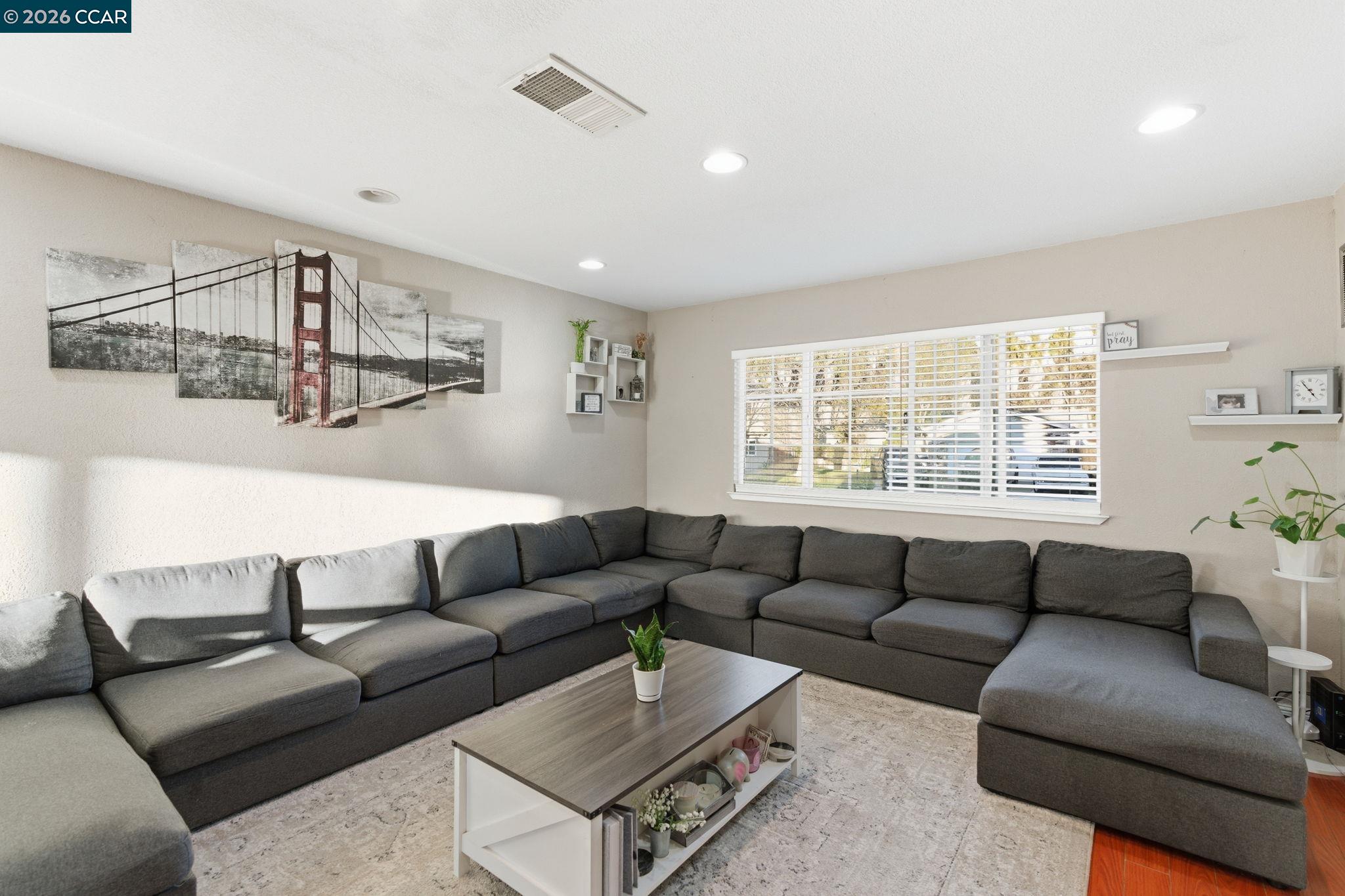 Detail Gallery Image 7 of 46 For 3600 Gallagher Cir, Antioch,  CA 94509 - 4 Beds | 2/1 Baths