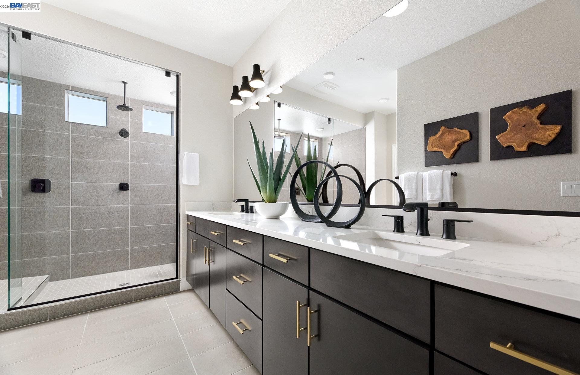 Detail Gallery Image 7 of 15 For Ascot Lane, Manteca,  CA 95337 - 5 Beds | 3/1 Baths