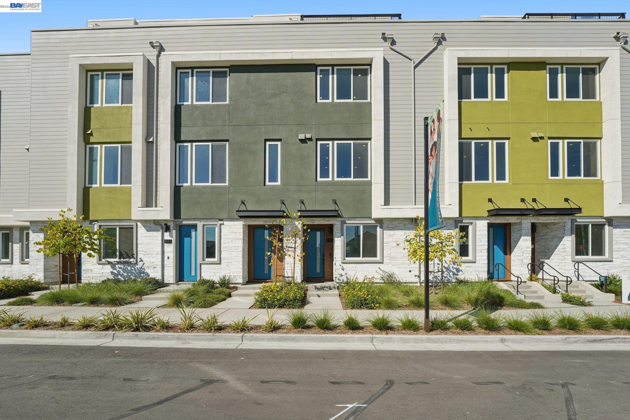 Detail Gallery Image 2 of 50 For 1933 Grand Street, Alameda,  CA 94501 - 3 Beds | 3/1 Baths