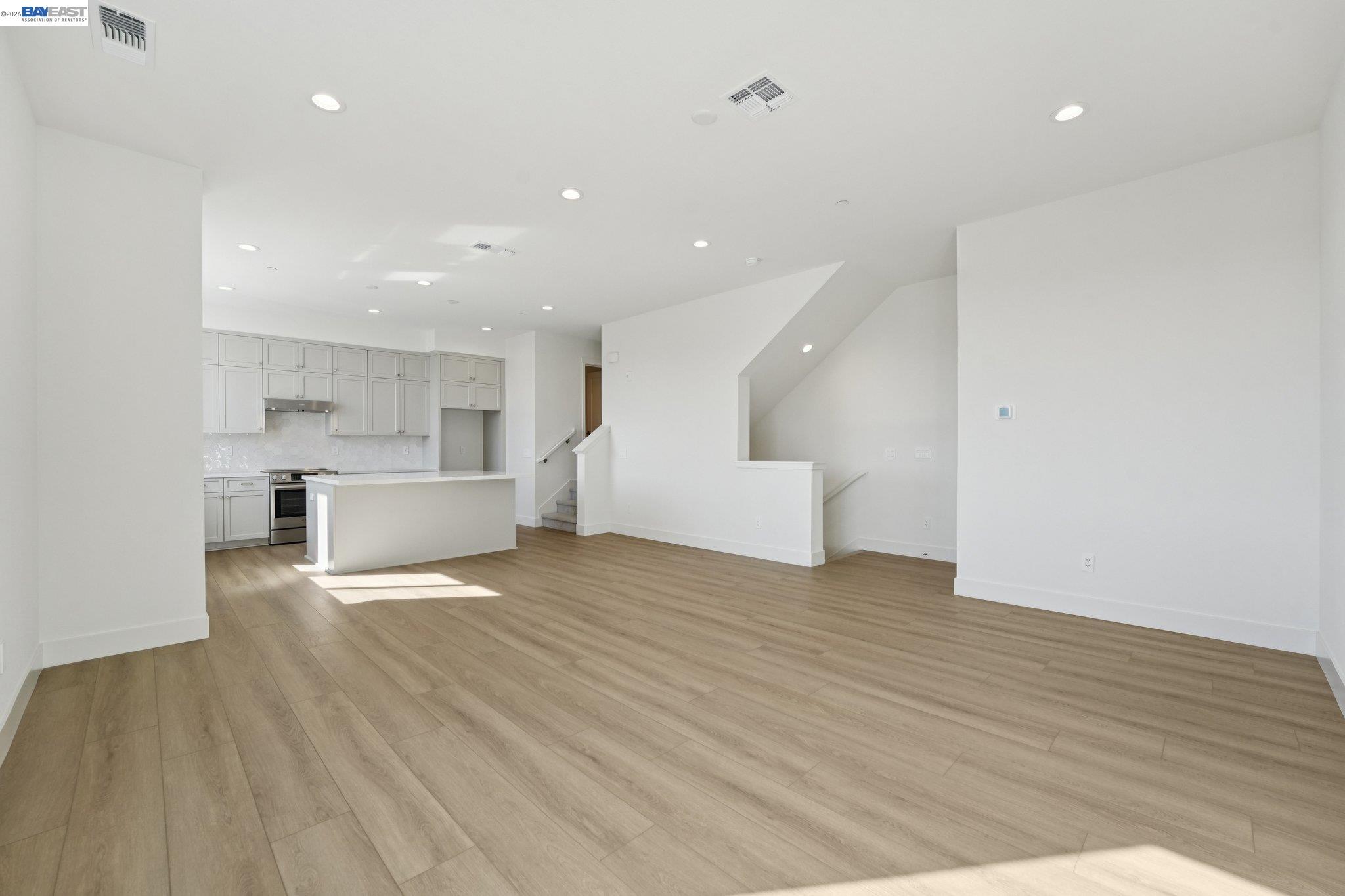 Detail Gallery Image 13 of 50 For 1933 Grand Street, Alameda,  CA 94501 - 3 Beds | 3/1 Baths