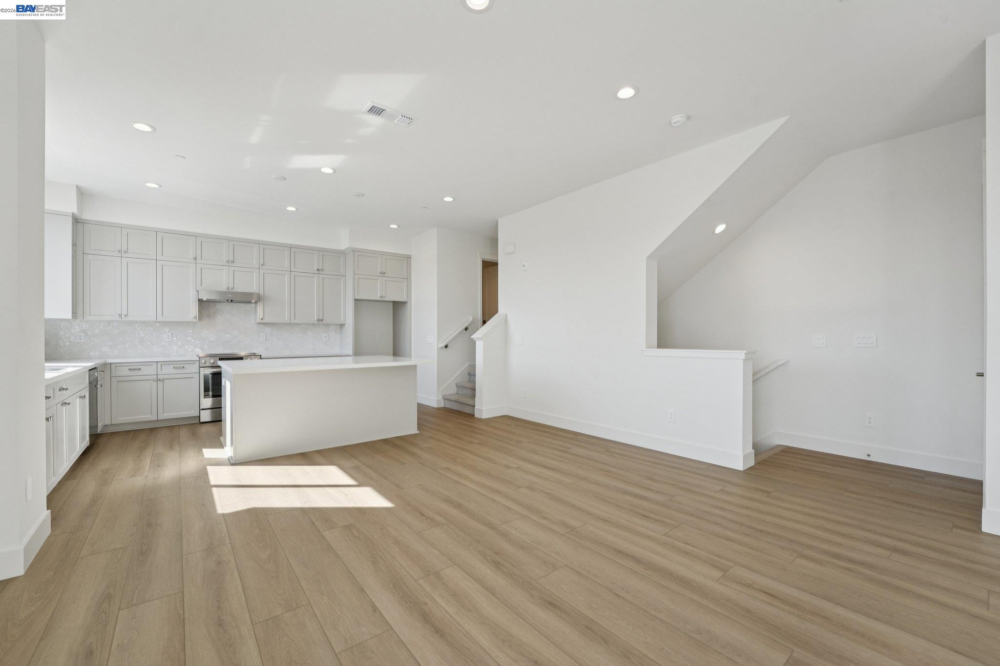 Detail Gallery Image 14 of 50 For 1933 Grand Street, Alameda,  CA 94501 - 3 Beds | 3/1 Baths