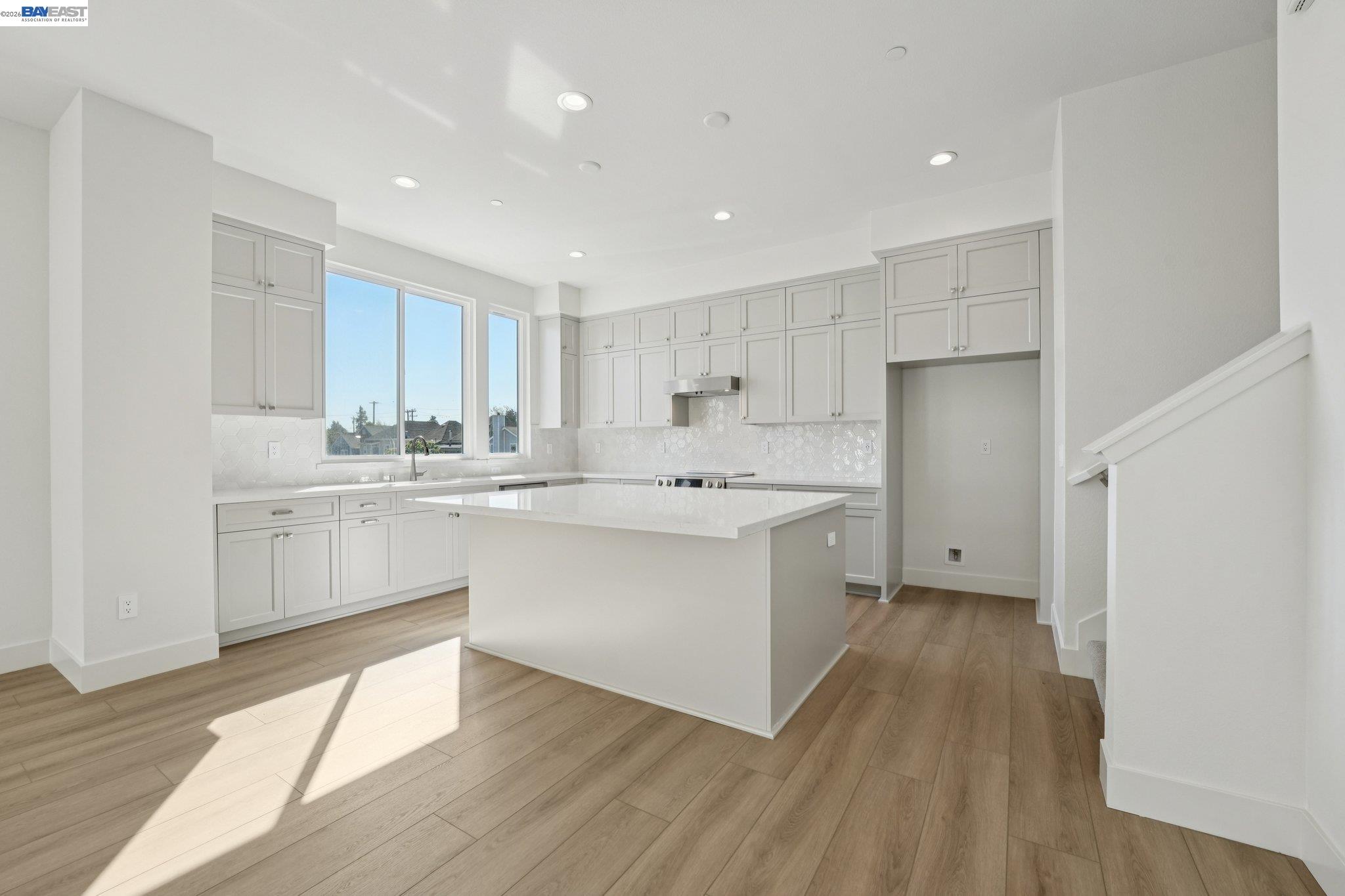 Detail Gallery Image 16 of 50 For 1933 Grand Street, Alameda,  CA 94501 - 3 Beds | 3/1 Baths