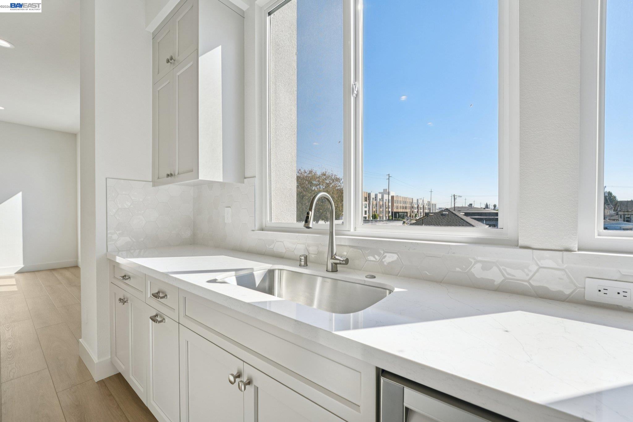 Detail Gallery Image 20 of 50 For 1933 Grand Street, Alameda,  CA 94501 - 3 Beds | 3/1 Baths