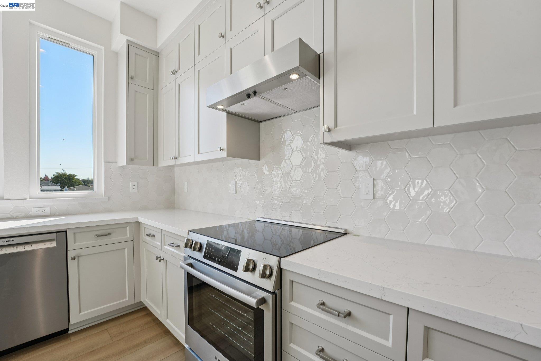 Detail Gallery Image 24 of 50 For 1933 Grand Street, Alameda,  CA 94501 - 3 Beds | 3/1 Baths