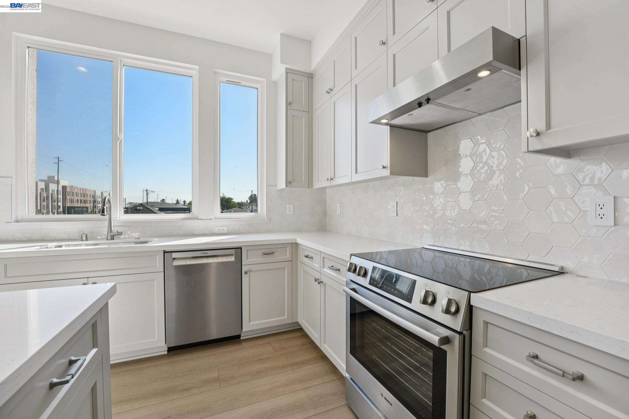 Detail Gallery Image 25 of 50 For 1933 Grand Street, Alameda,  CA 94501 - 3 Beds | 3/1 Baths