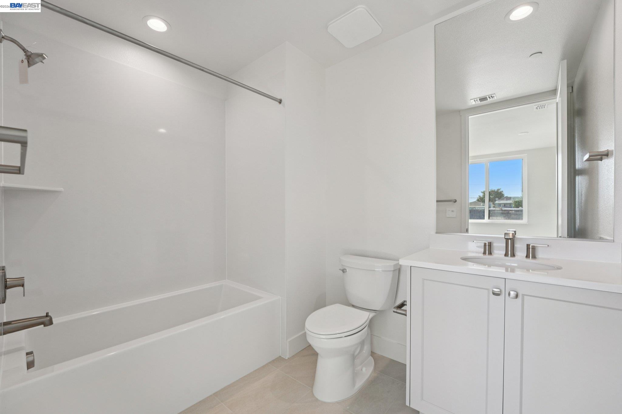 Detail Gallery Image 29 of 50 For 1933 Grand Street, Alameda,  CA 94501 - 3 Beds | 3/1 Baths