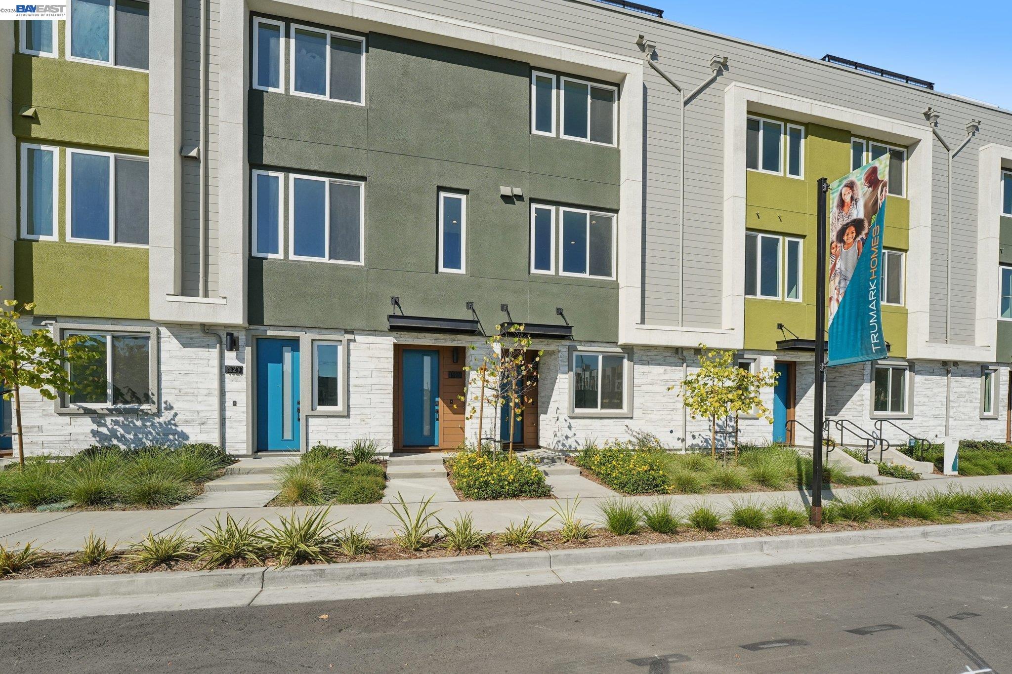 Detail Gallery Image 5 of 50 For 1933 Grand Street, Alameda,  CA 94501 - 3 Beds | 3/1 Baths