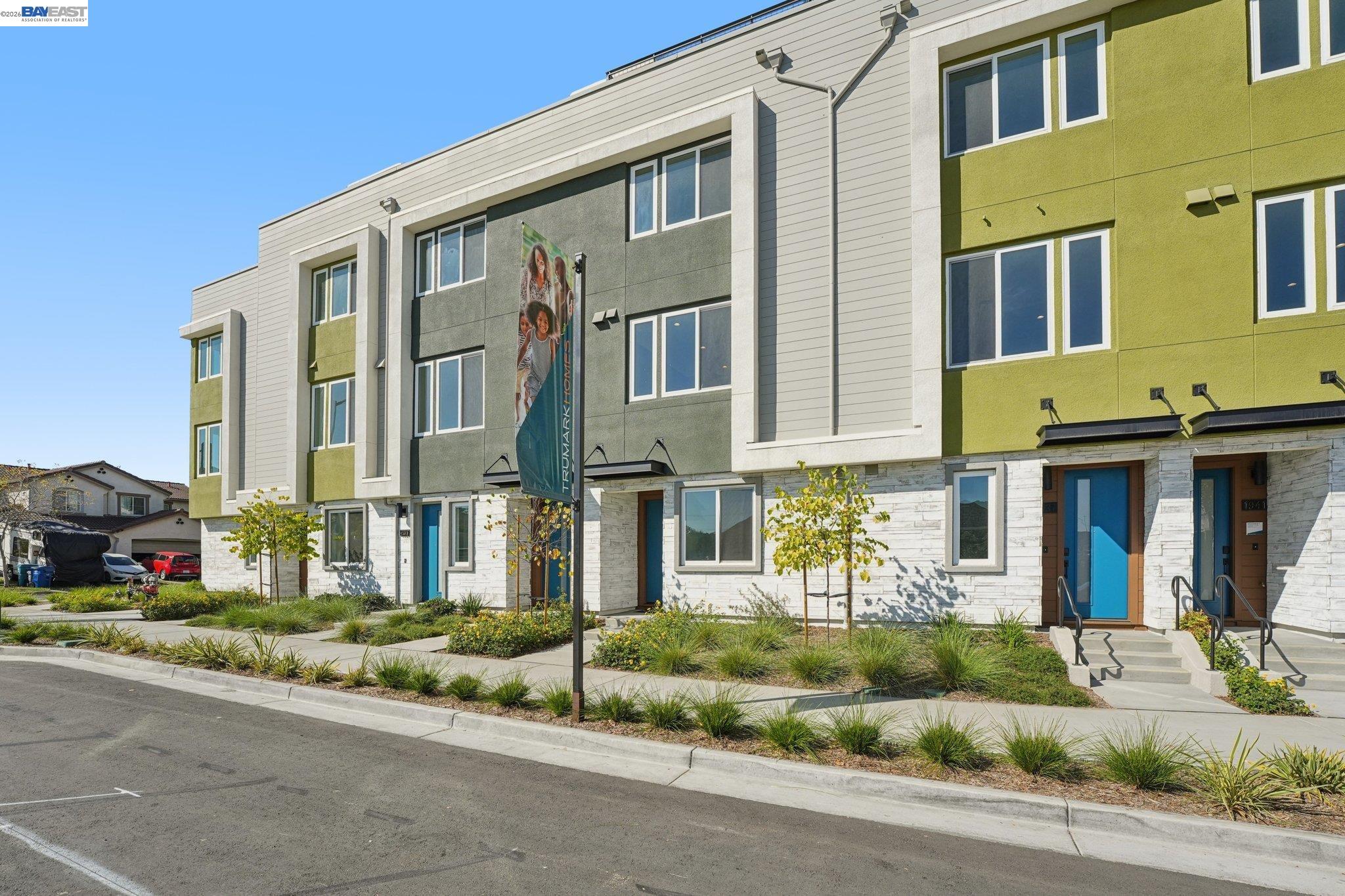 Detail Gallery Image 6 of 50 For 1933 Grand Street, Alameda,  CA 94501 - 3 Beds | 3/1 Baths