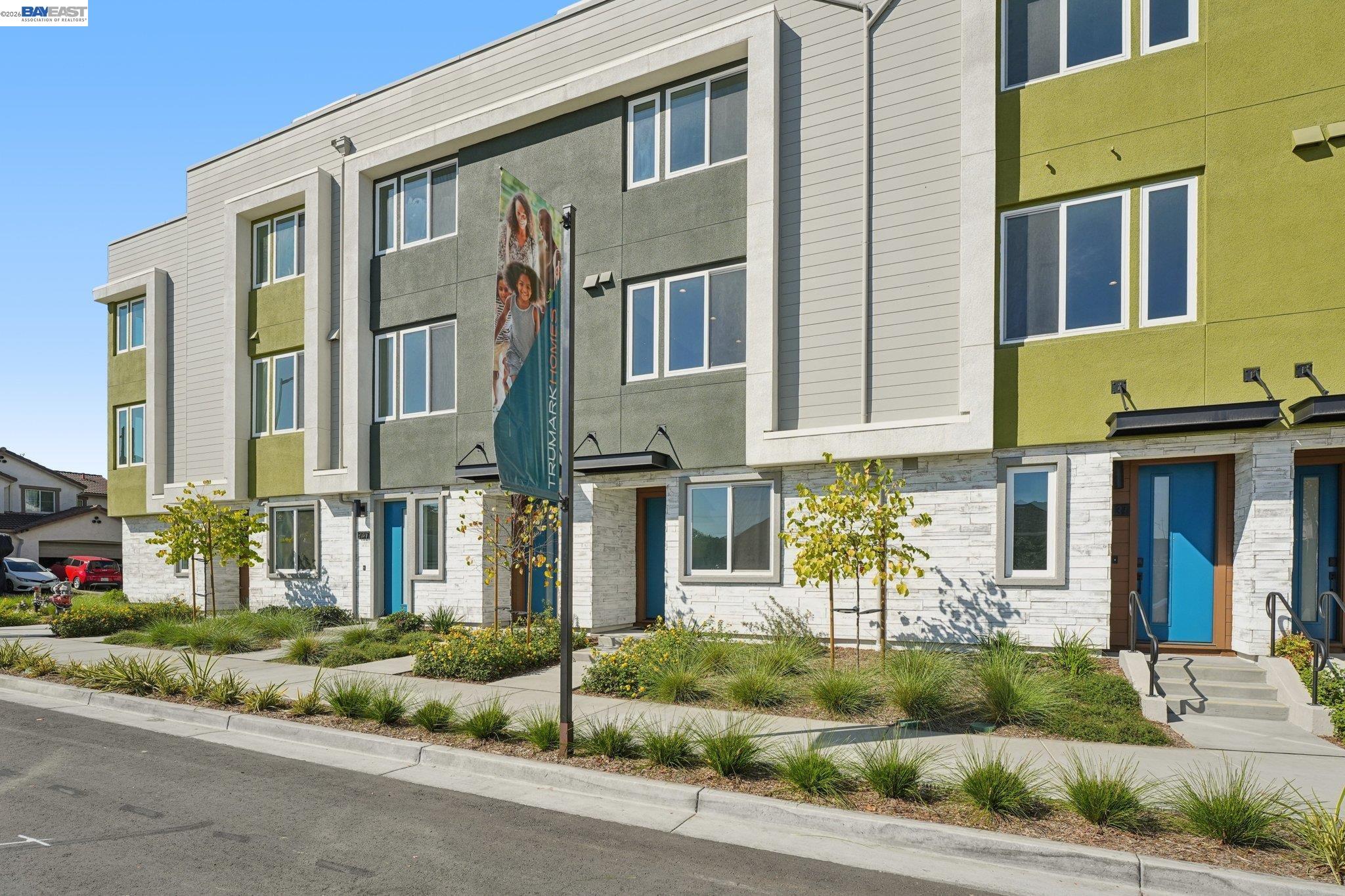 Detail Gallery Image 7 of 50 For 1933 Grand Street, Alameda,  CA 94501 - 3 Beds | 3/1 Baths